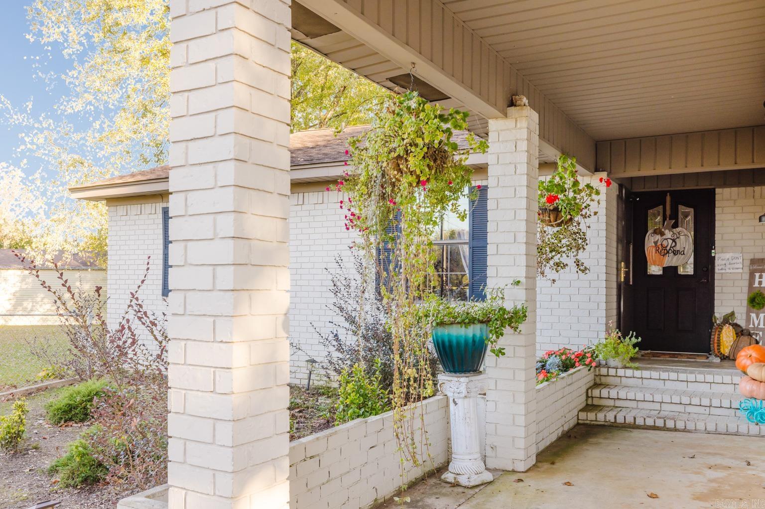 8524 HART ROAD Benton, AR 72019