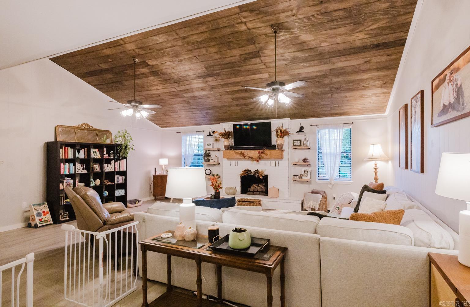 8524 HART ROAD Benton, AR 72019