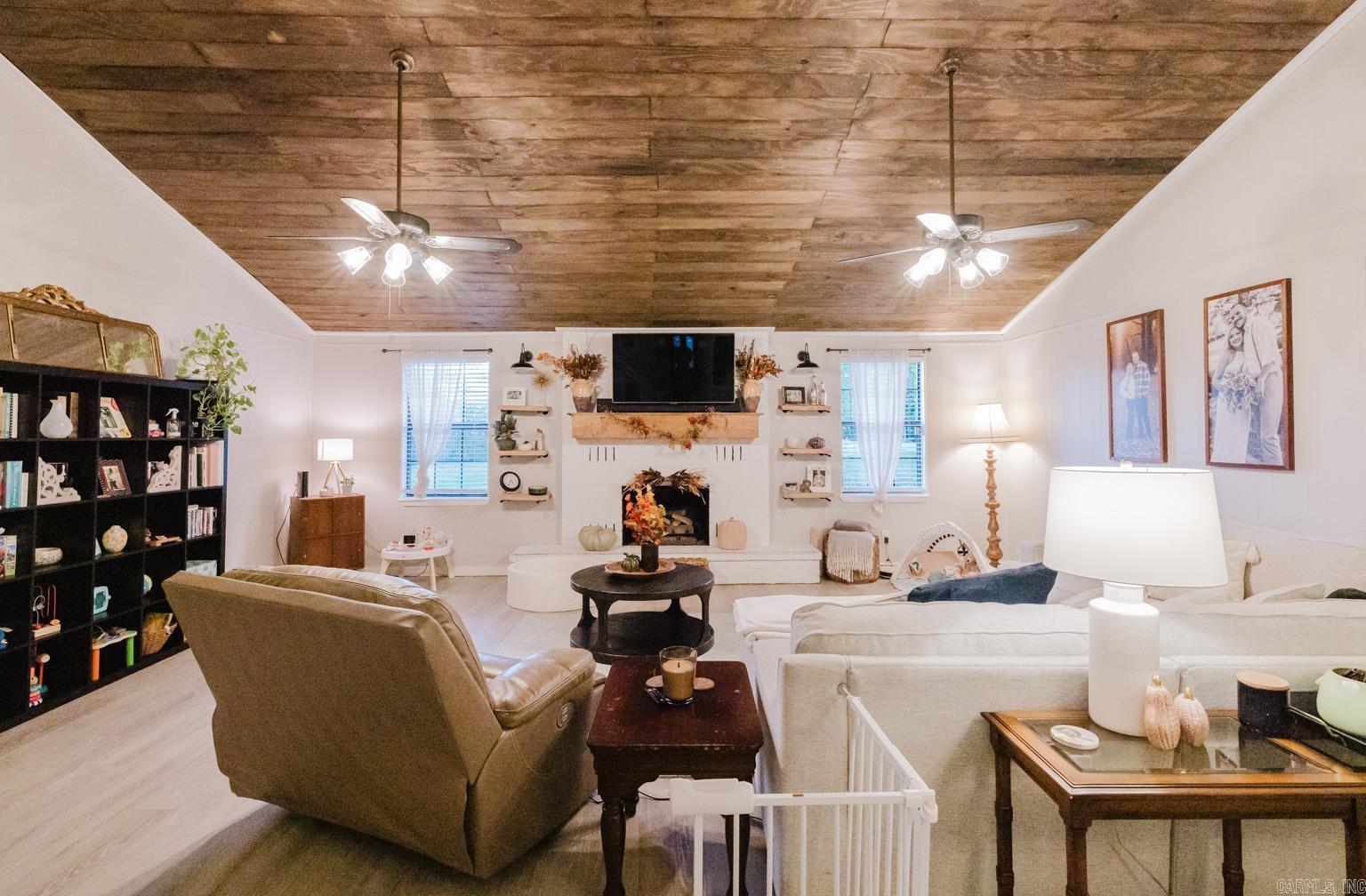 8524 HART ROAD Benton, AR 72019