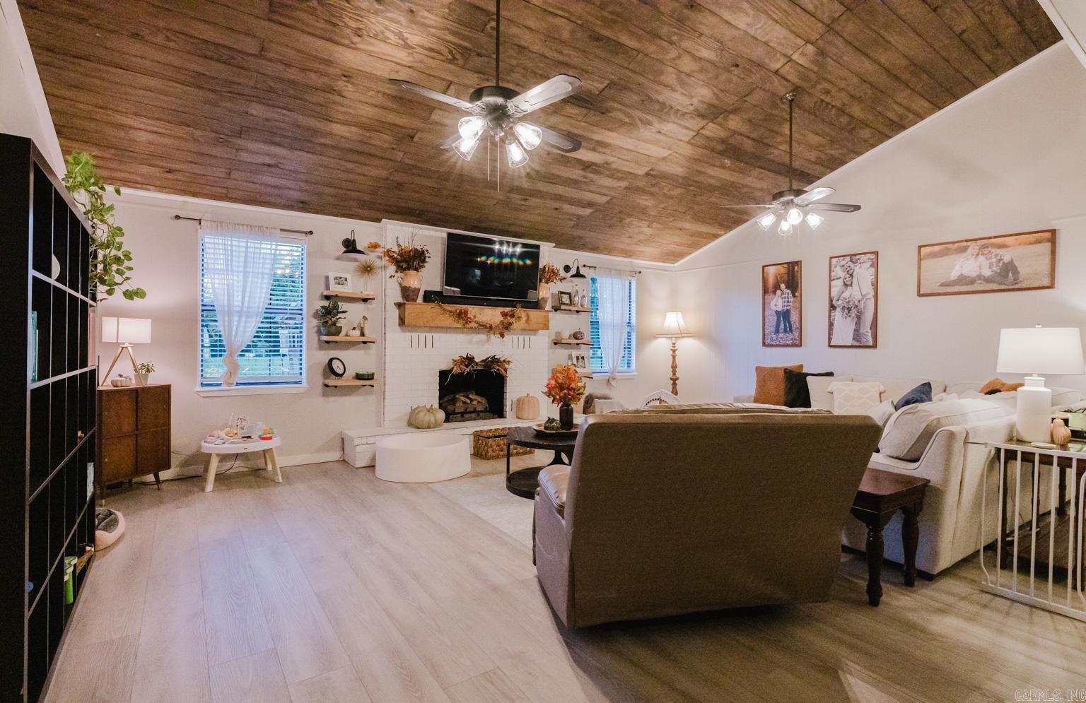 8524 HART ROAD Benton, AR 72019