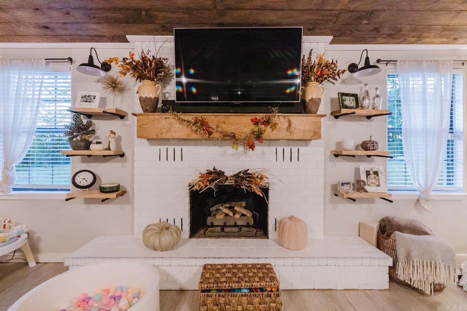 8524 HART ROAD Benton, AR 72019