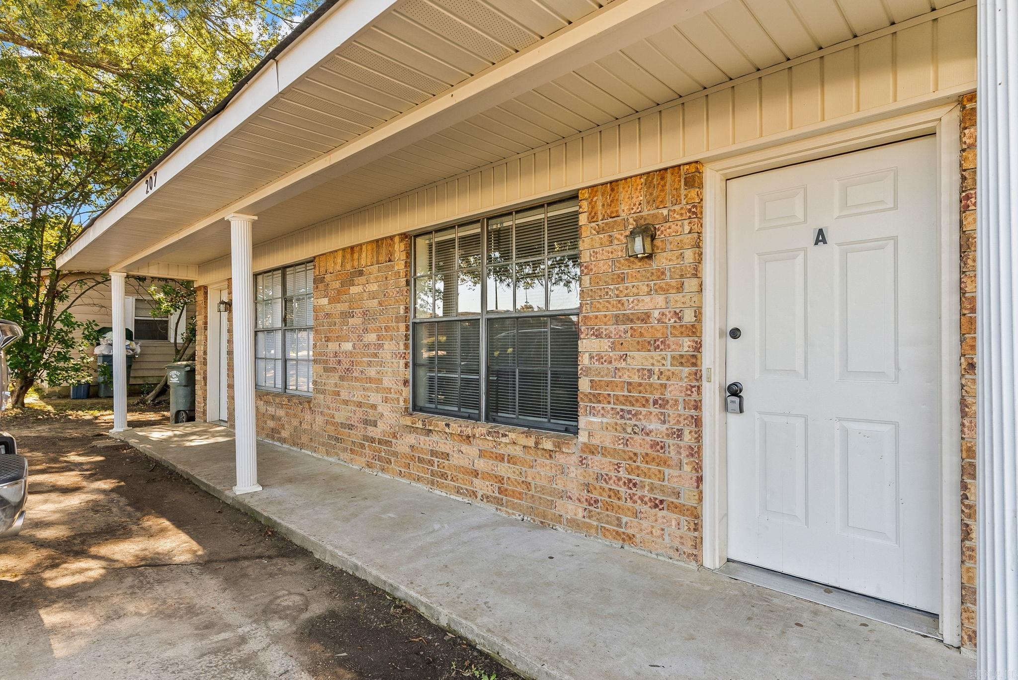 207 S Center  Conway, AR
