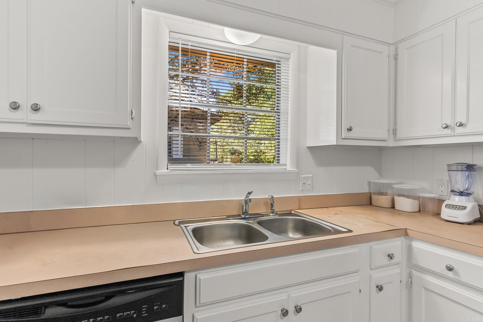 207 S Center  Conway, AR