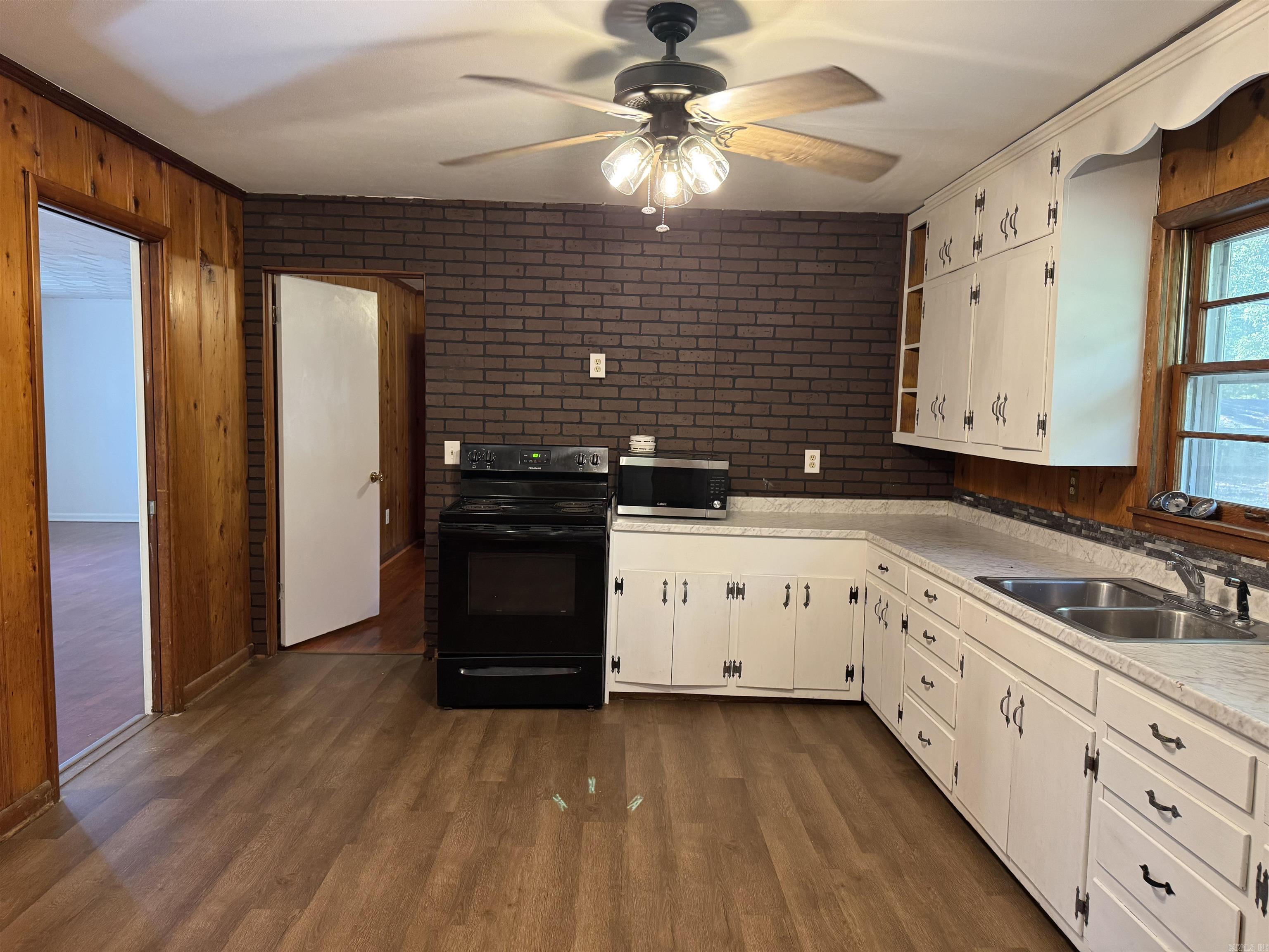 100 E Lincoln  Searcy, AR