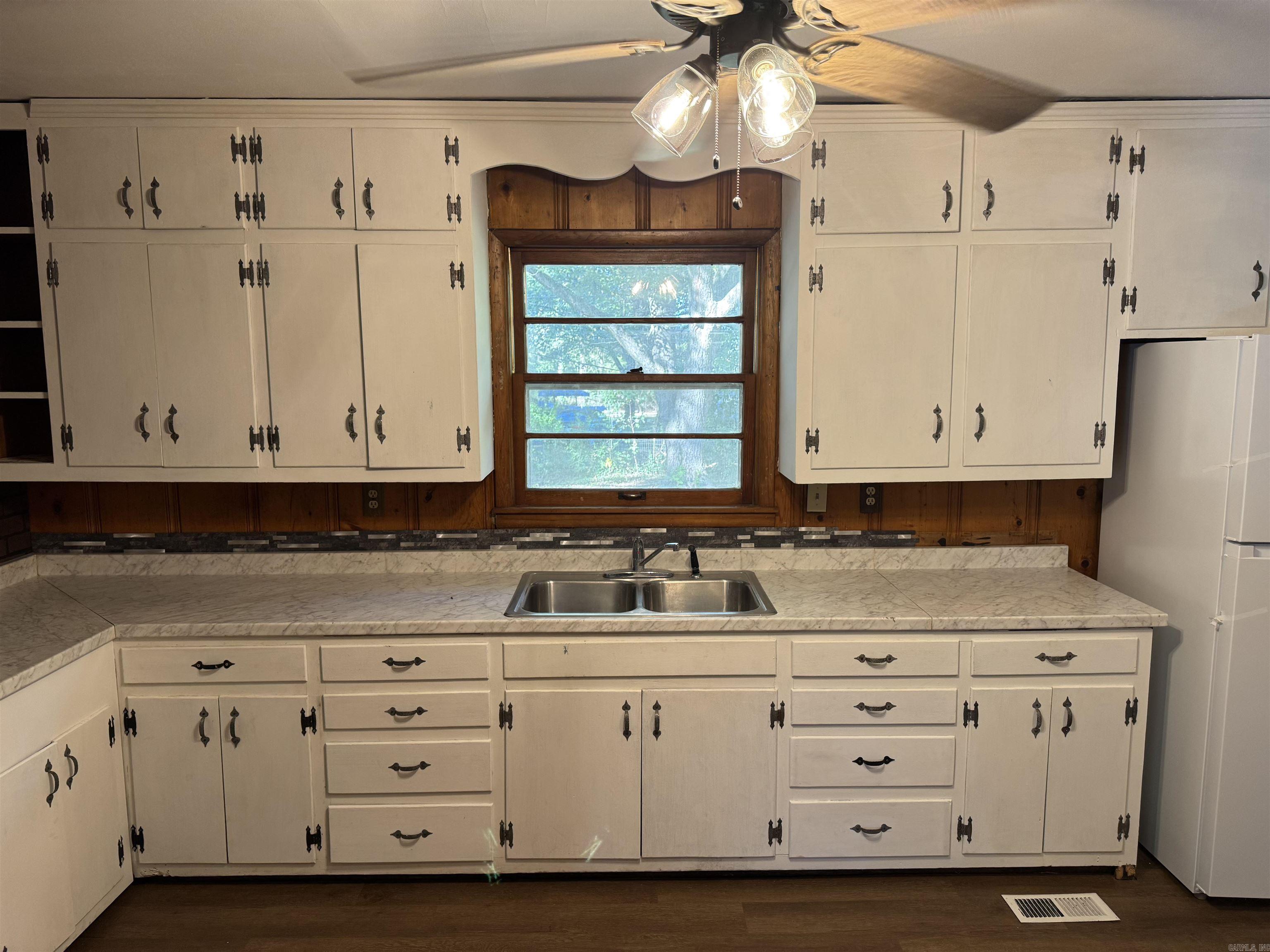 100 E Lincoln  Searcy, AR