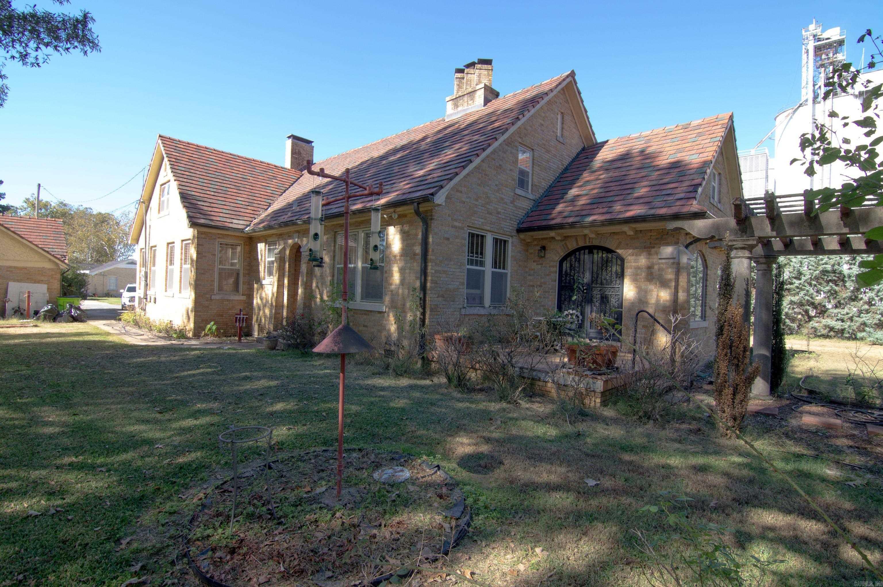 819 W Front Street Lonoke, AR 72086