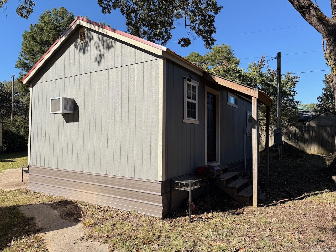 1006, 1018 A&B N Gabbert  Monticello, AR