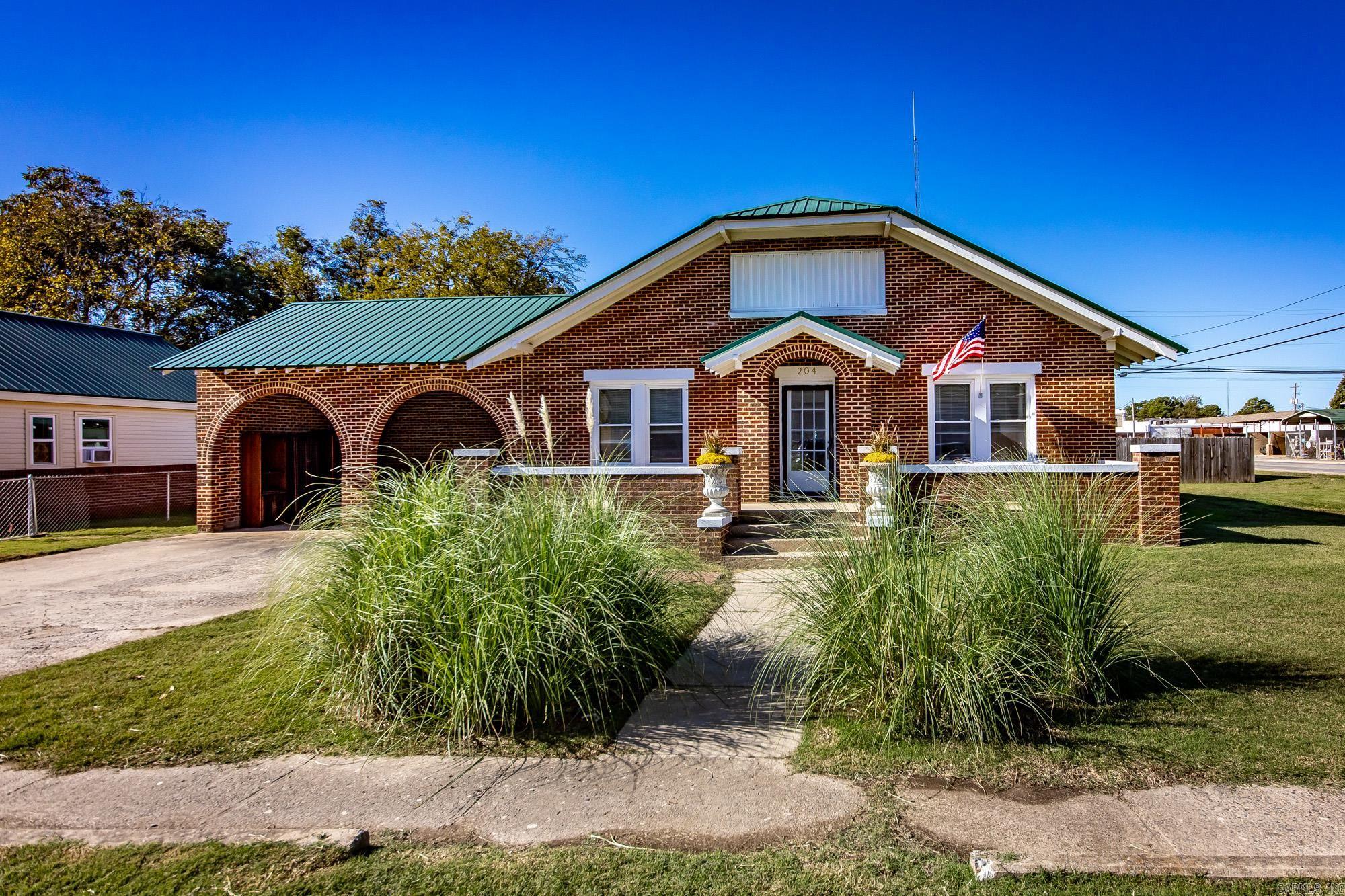 204 SE 3rd Street England, AR 72046-2110