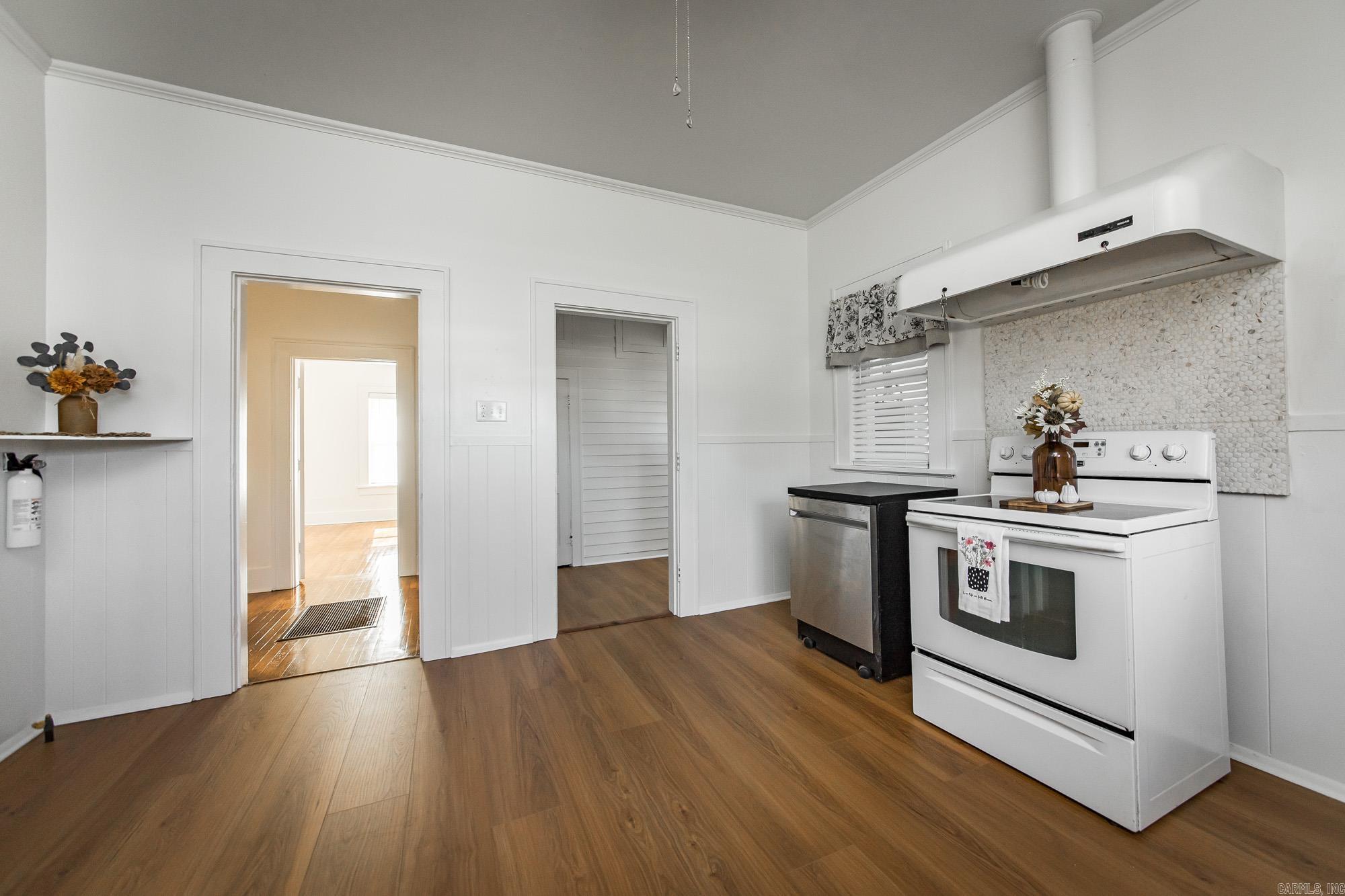 204 SE 3rd Street England, AR 72046-2110