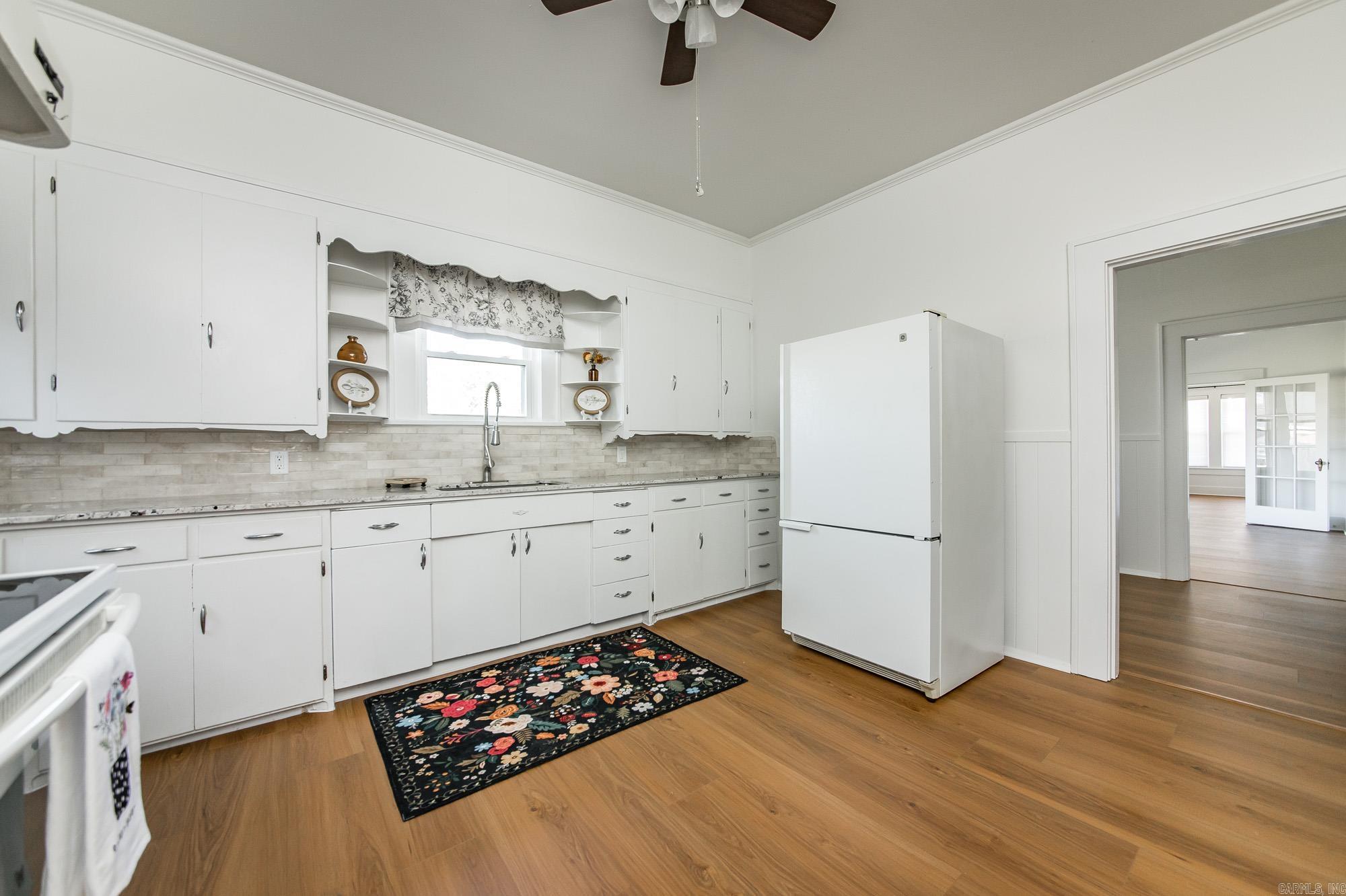 204 SE 3rd Street England, AR 72046-2110