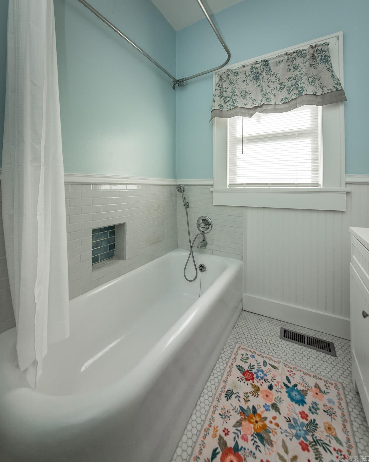 204 SE 3rd Street England, AR 72046-2110