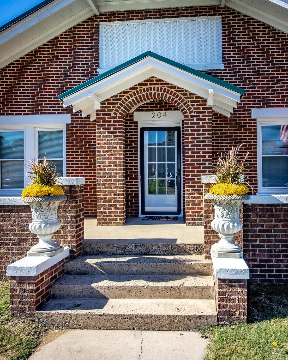 204 SE 3rd Street England, AR 72046-2110