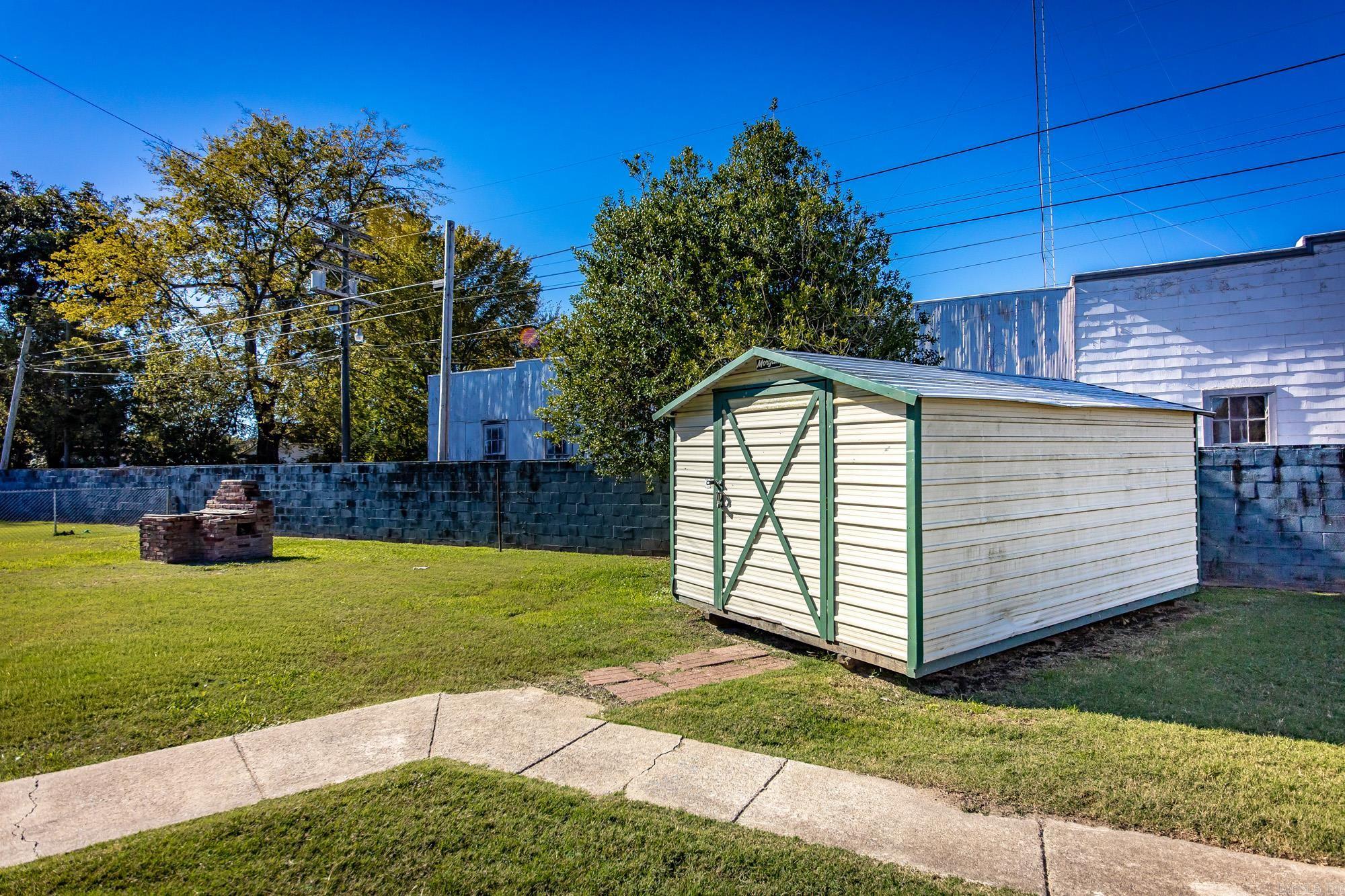 204 SE 3rd Street England, AR 72046-2110