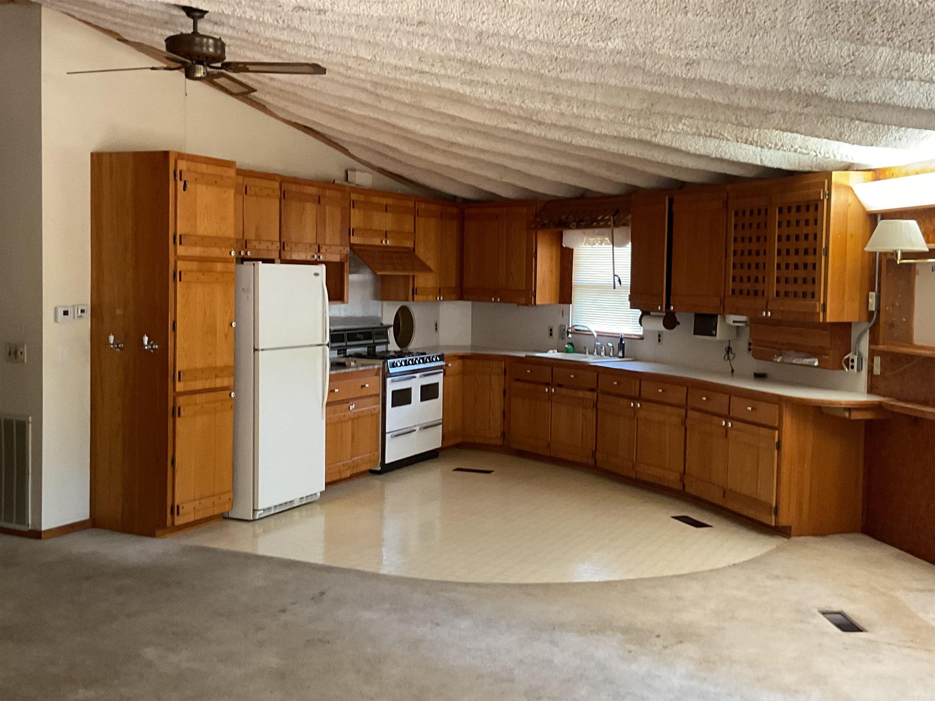 1324 Edgemont Greers Ferry, AR 72067
