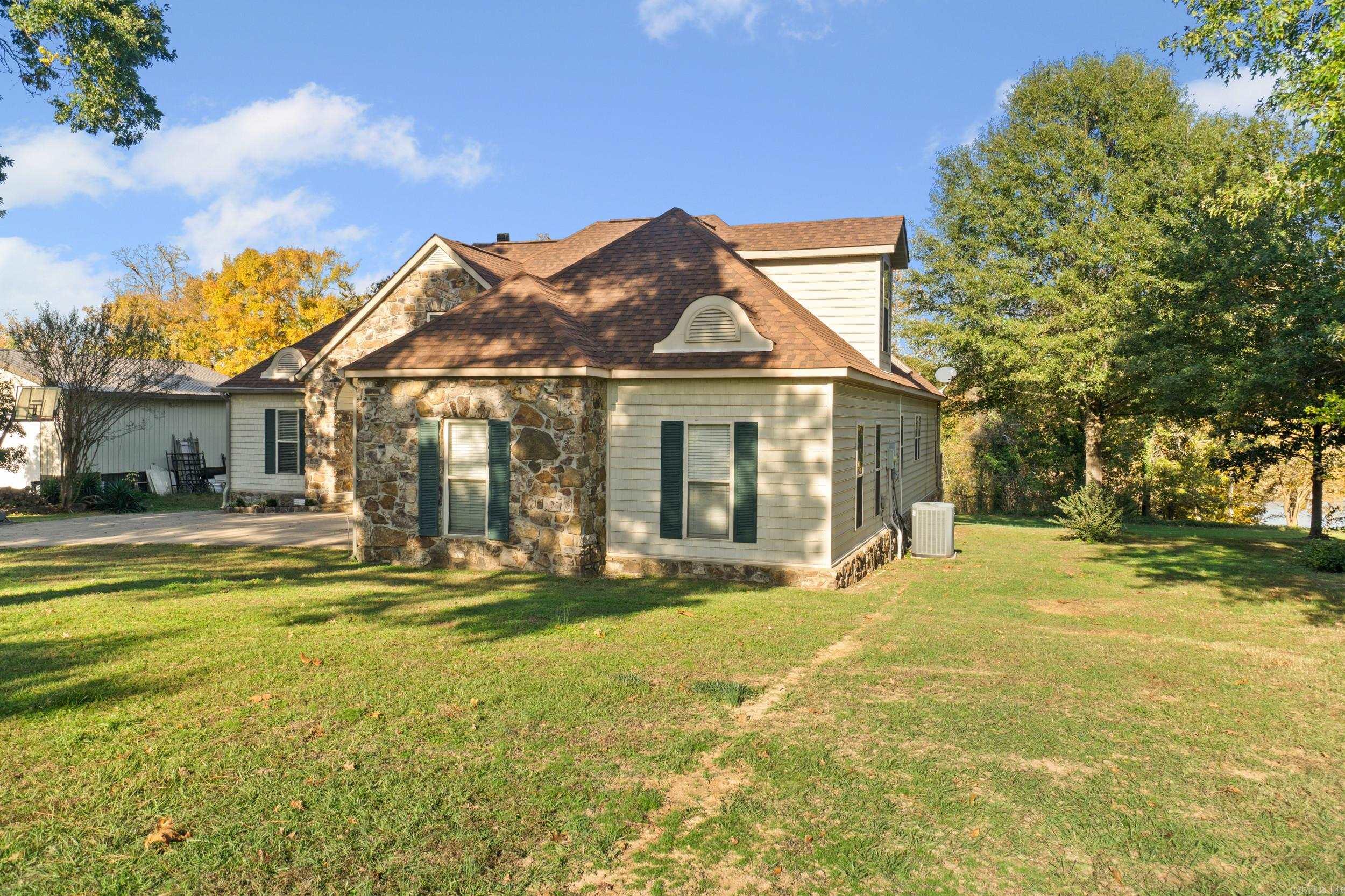 512 El Camino Real  Greers Ferry, AR