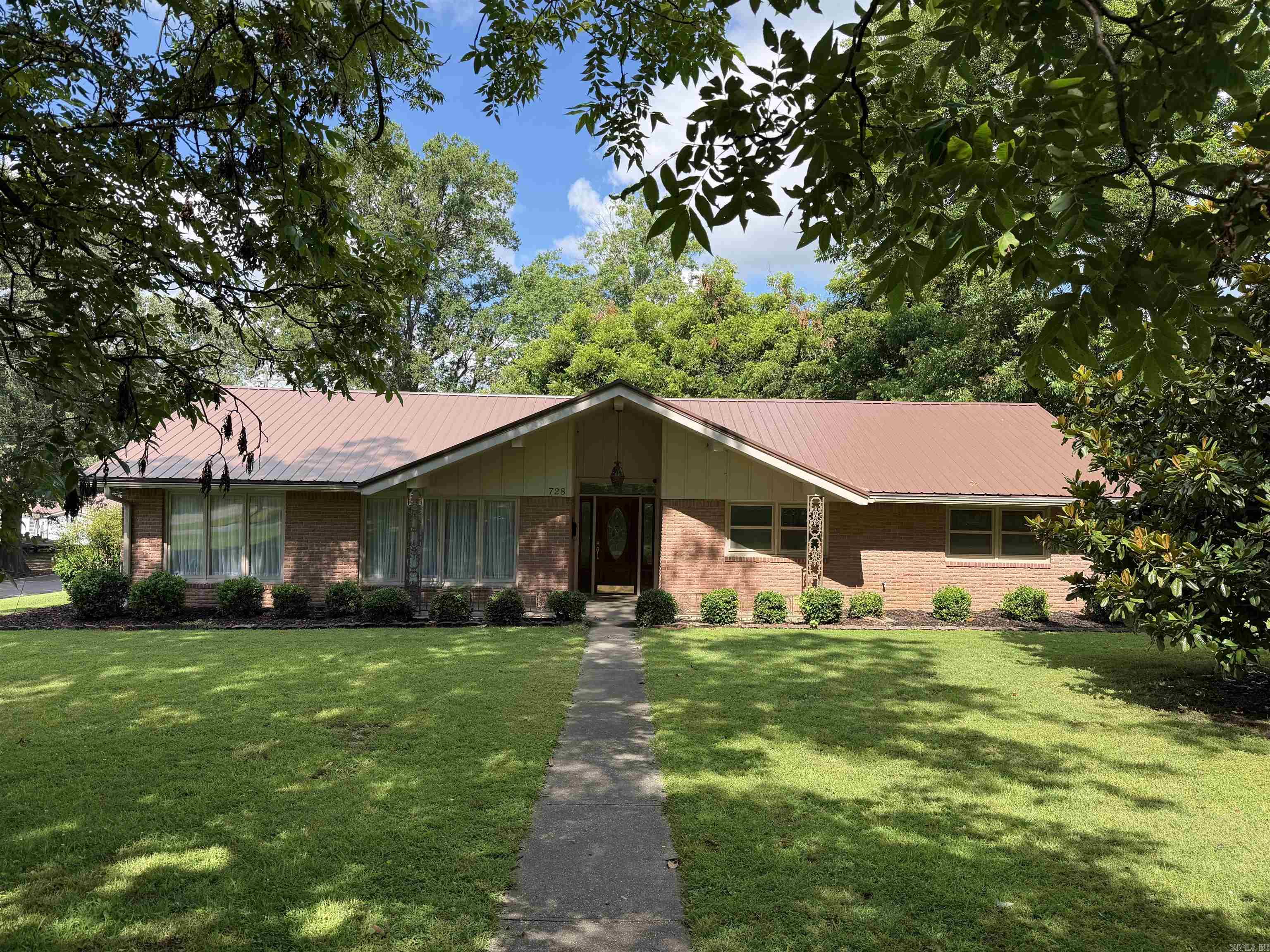 728 N 5th Avenue Piggott, AR 72454