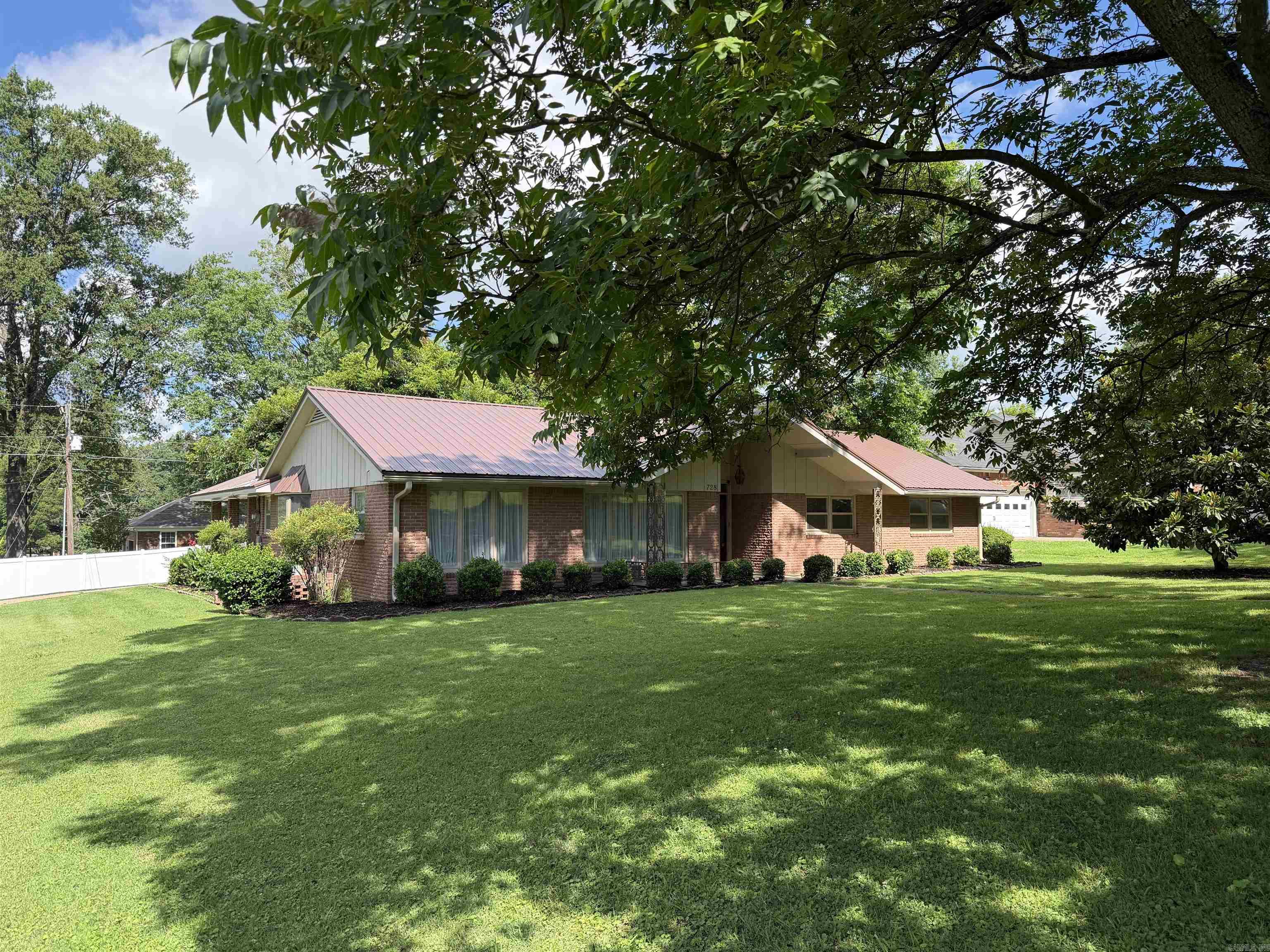 728 N 5th Avenue Piggott, AR 72454
