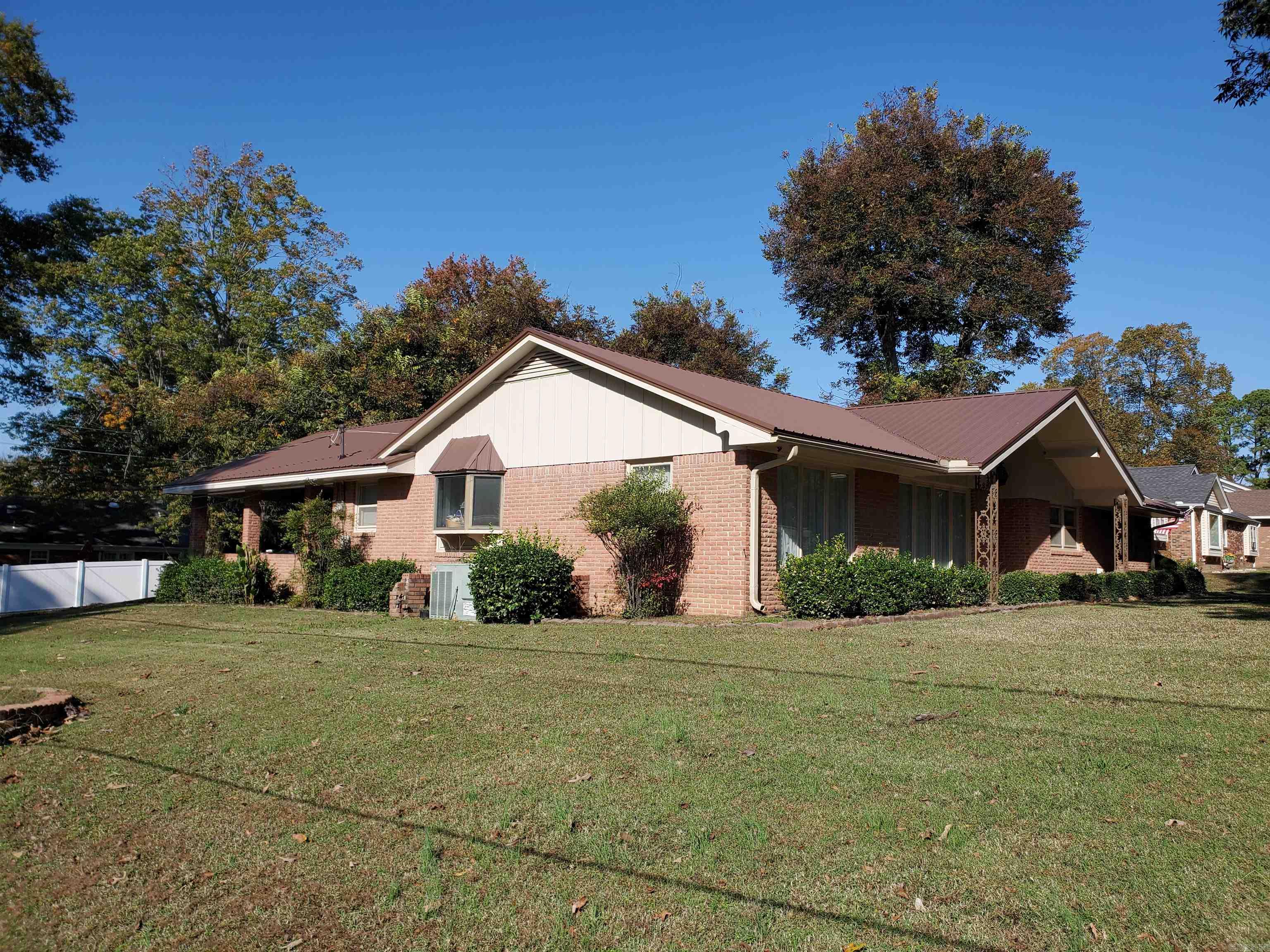 728 N 5th  Piggott, AR