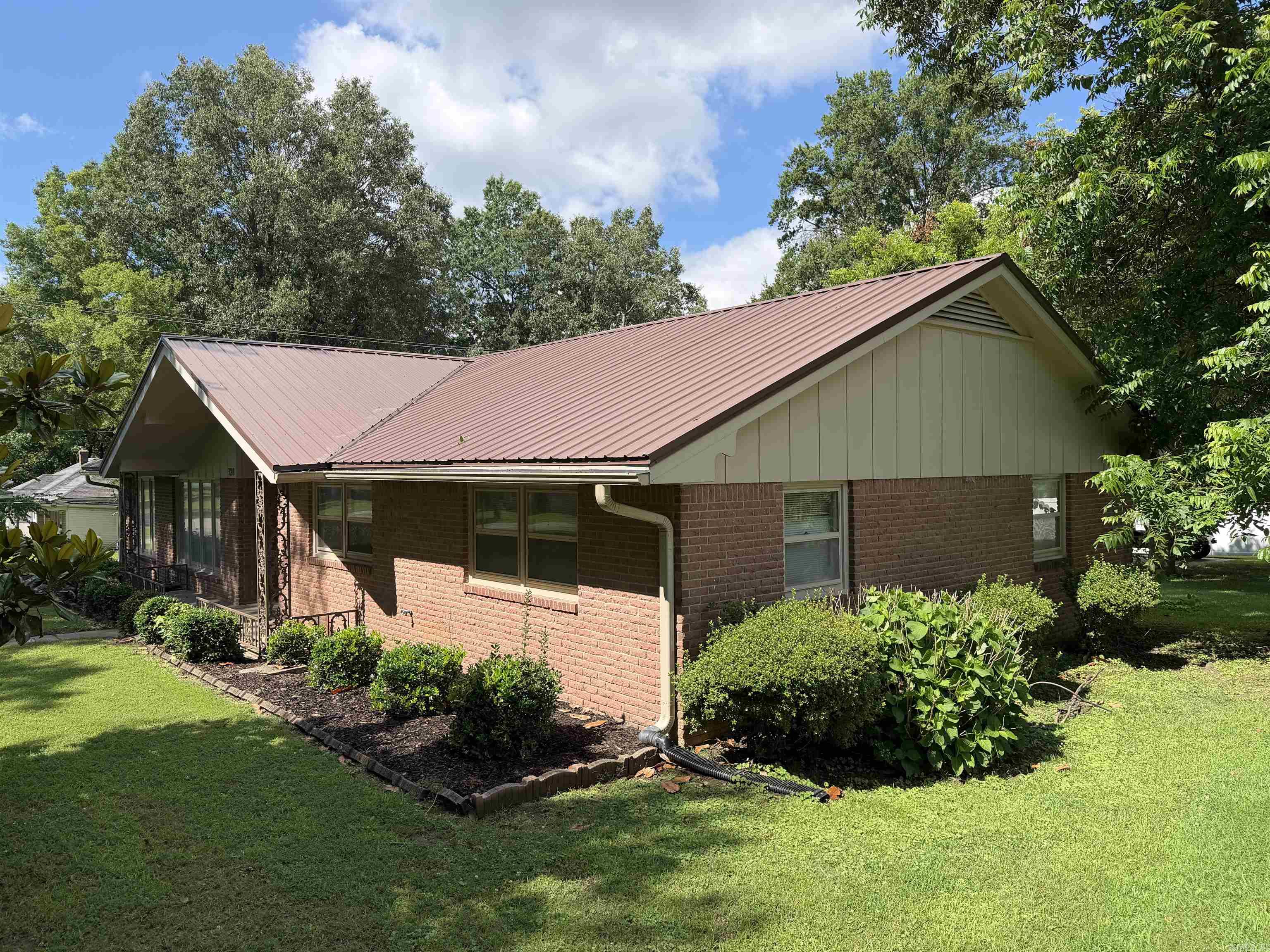 728 N 5th Avenue Piggott, AR 72454