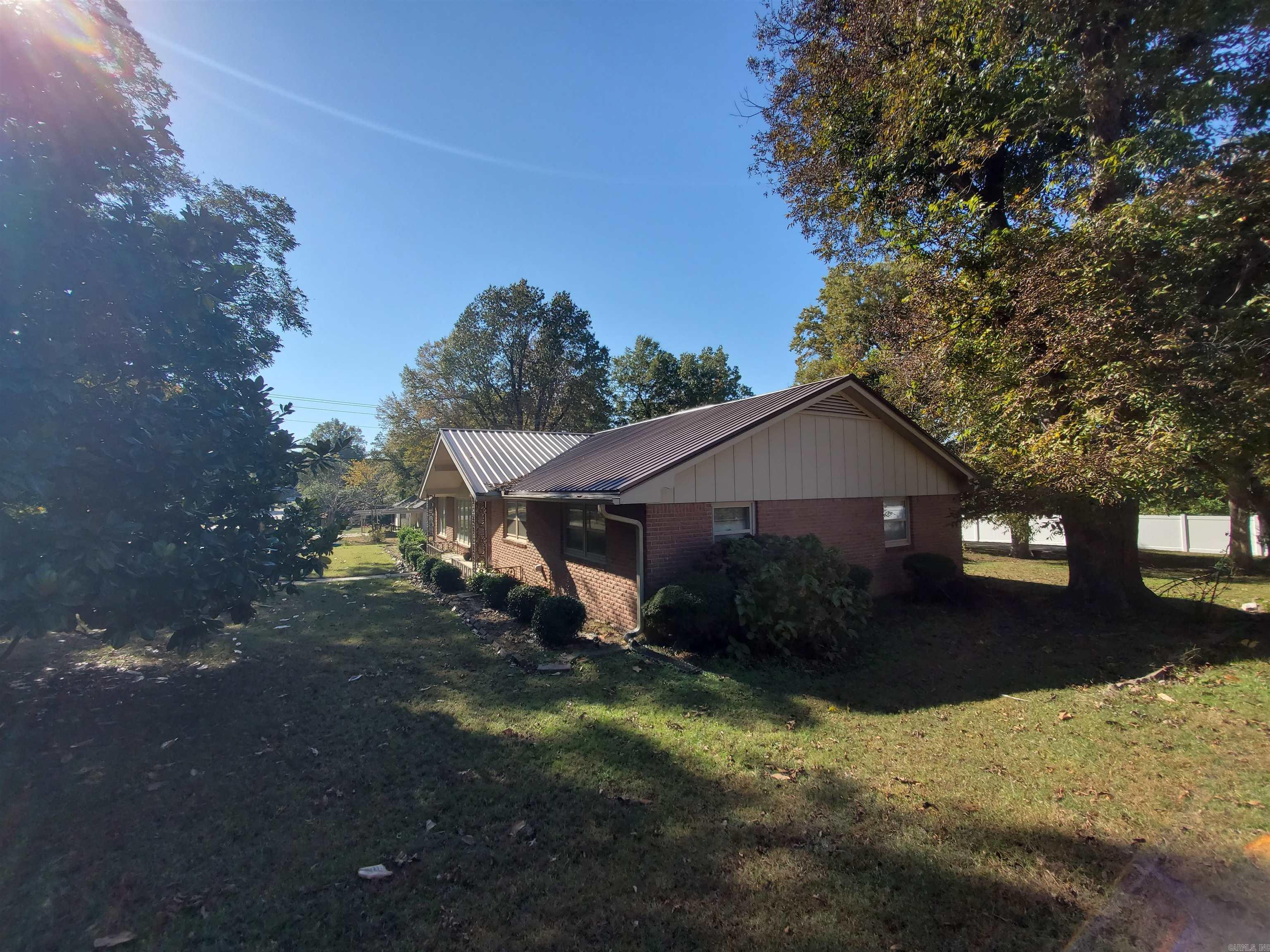 728 N 5th  Piggott, AR