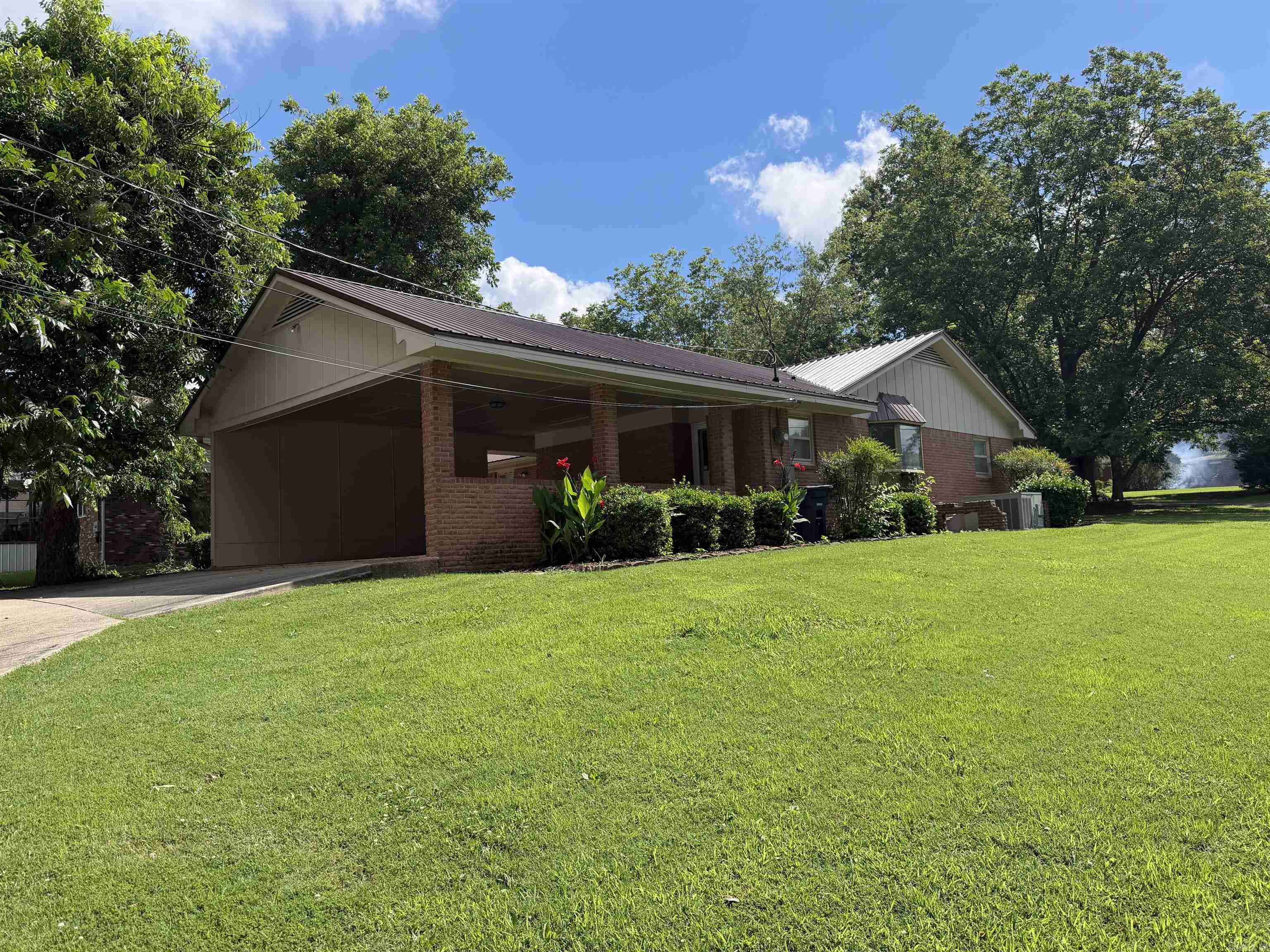 728 N 5th Avenue Piggott, AR 72454