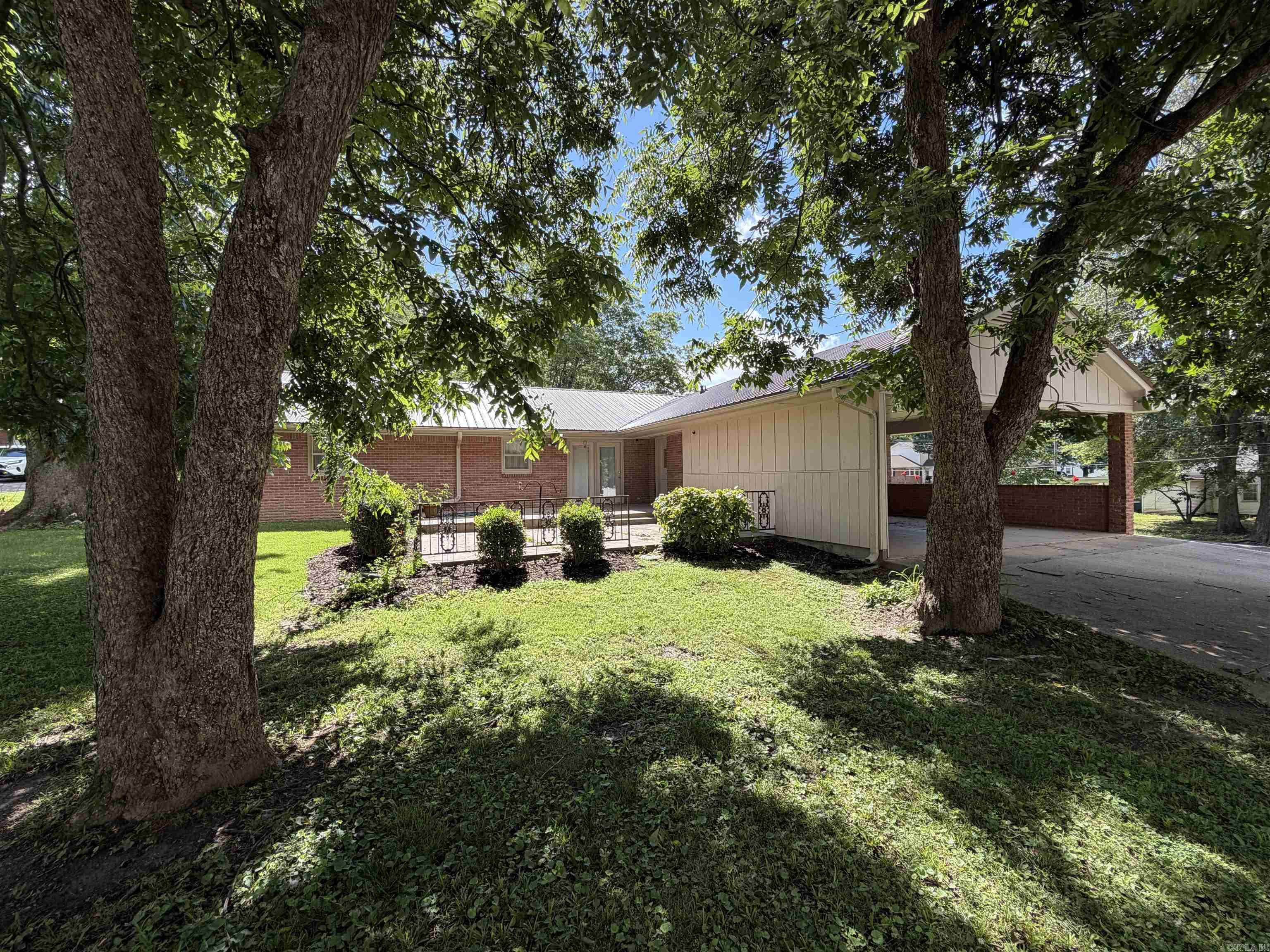 728 N 5th Avenue Piggott, AR 72454