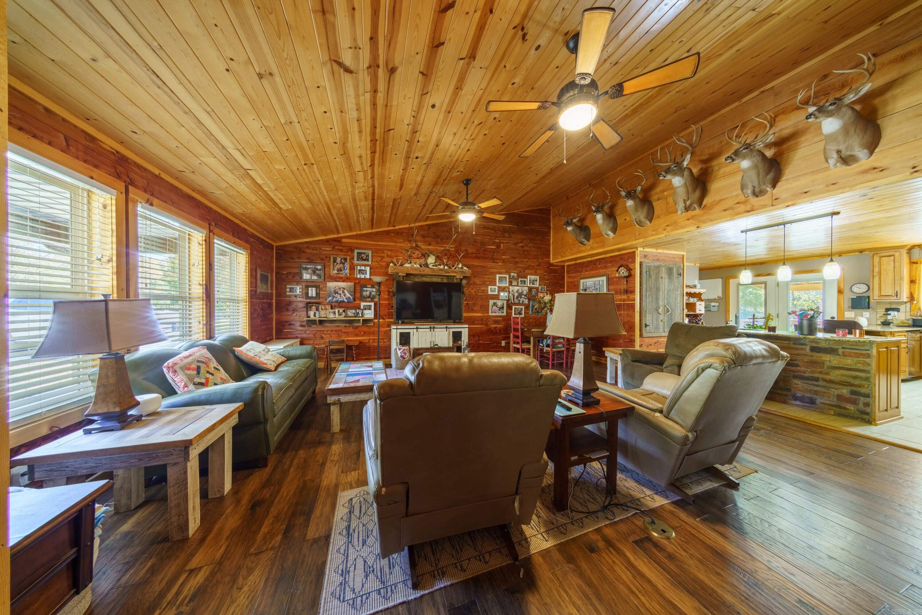 207 Earl Rd Evening Shade, AR 72532