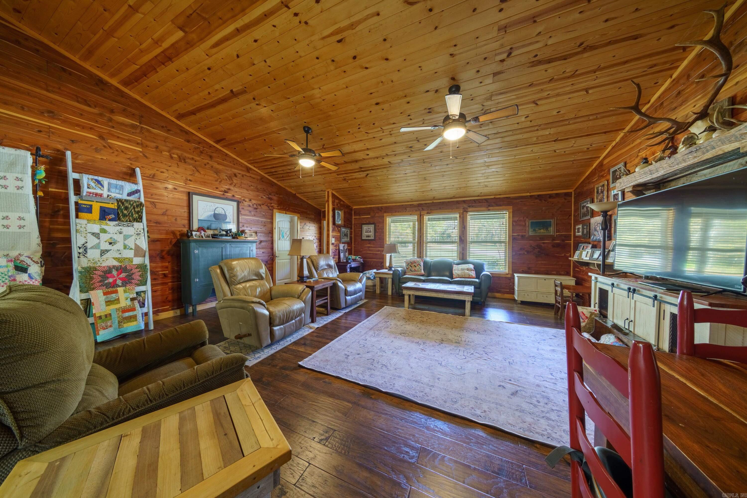 207 Earl Rd Evening Shade, AR 72532