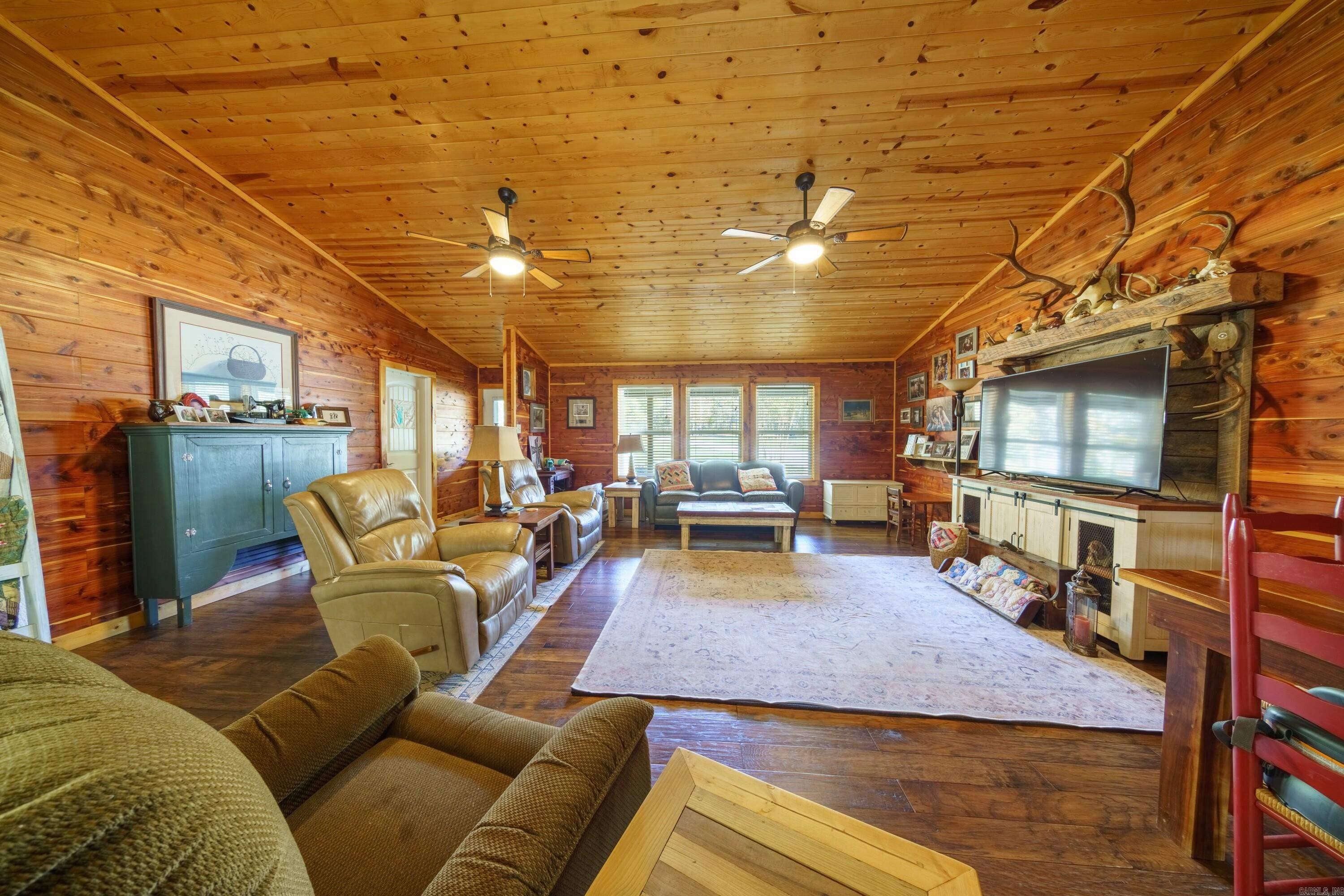 207 Earl Rd Evening Shade, AR 72532