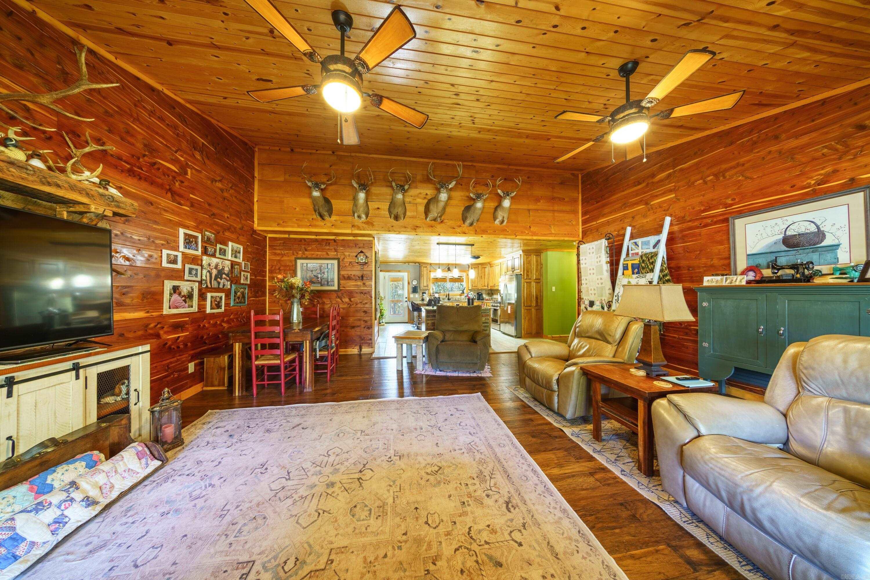 207 Earl Rd Evening Shade, AR 72532