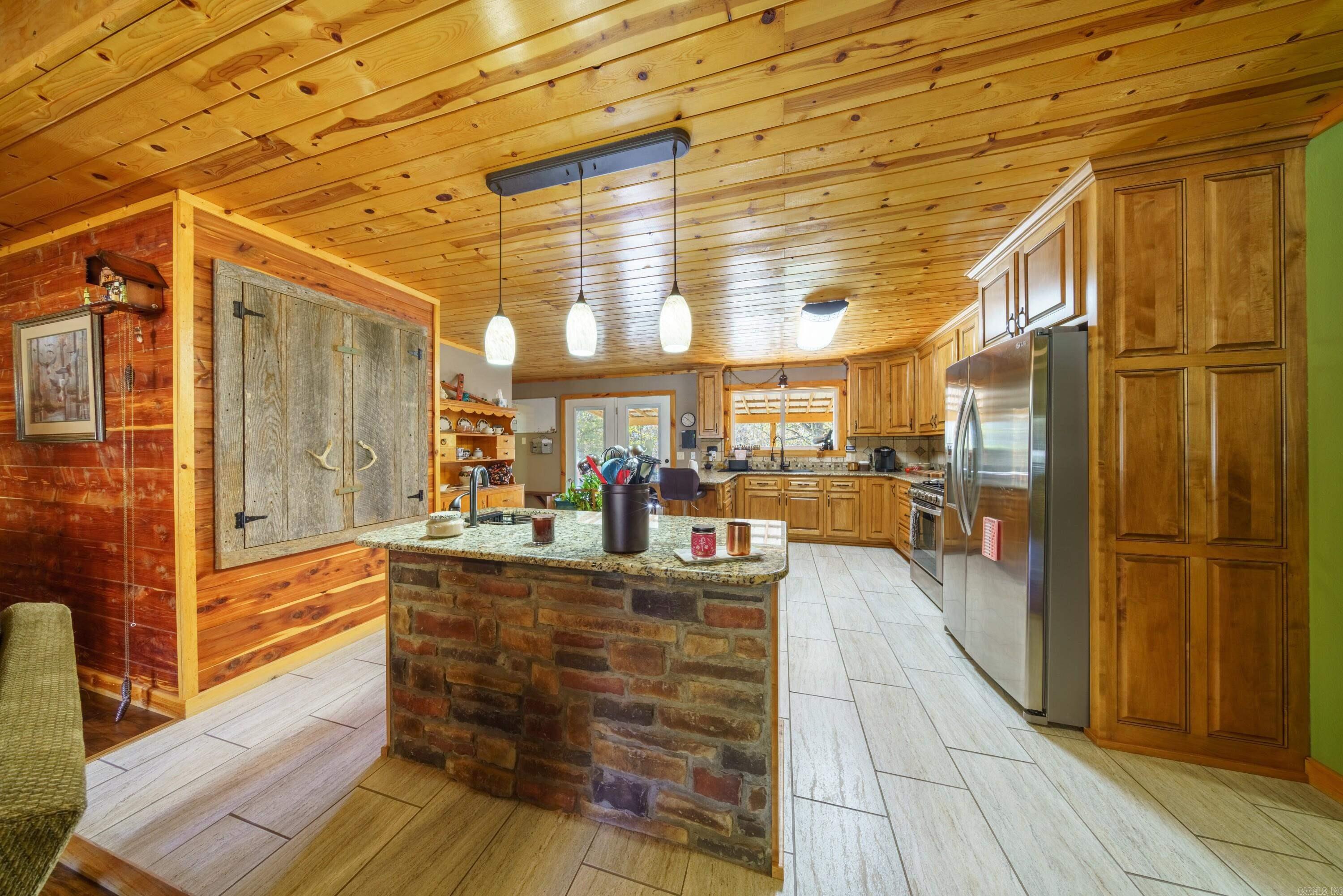 207 Earl Rd Evening Shade, AR 72532