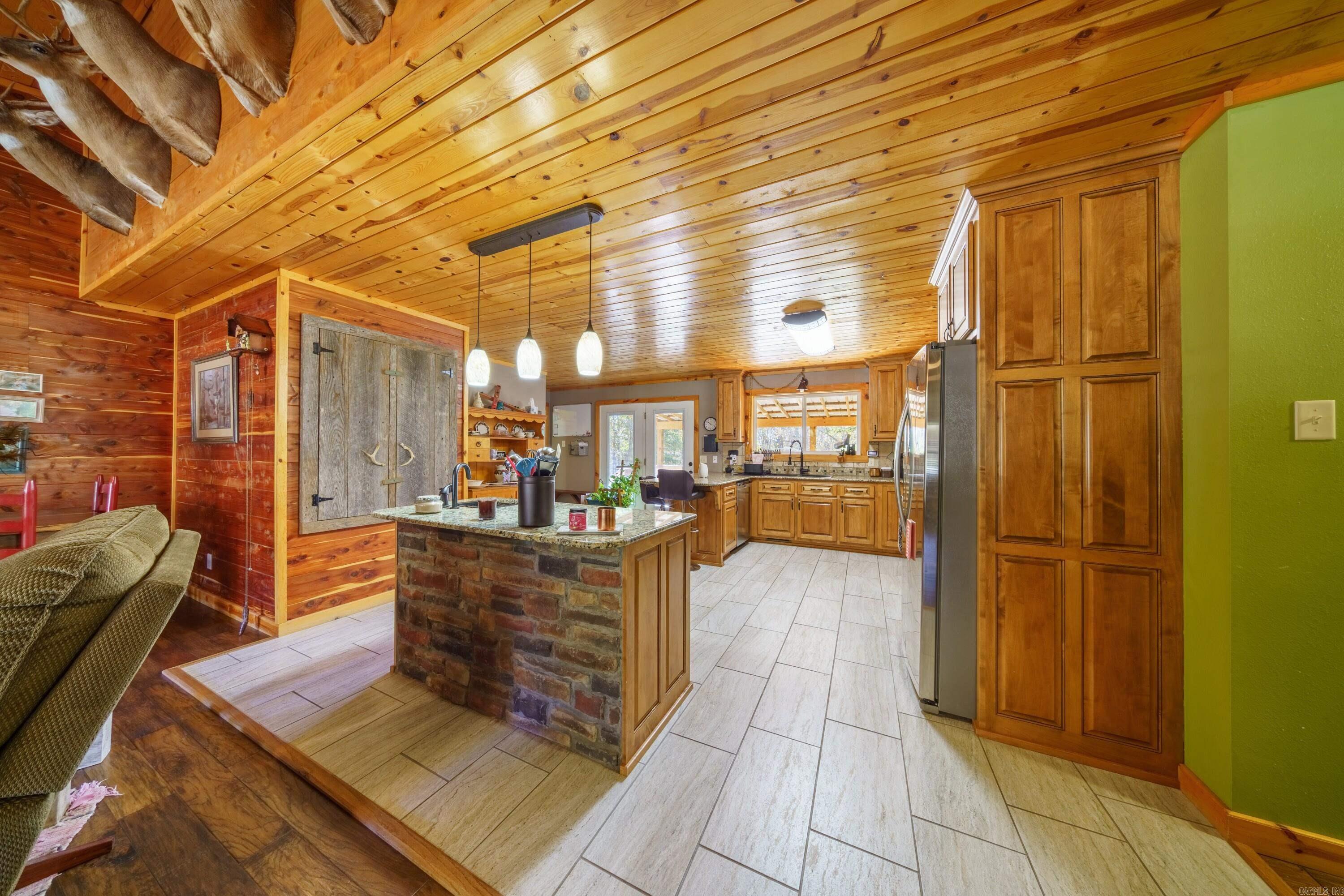 207 Earl Rd Evening Shade, AR 72532