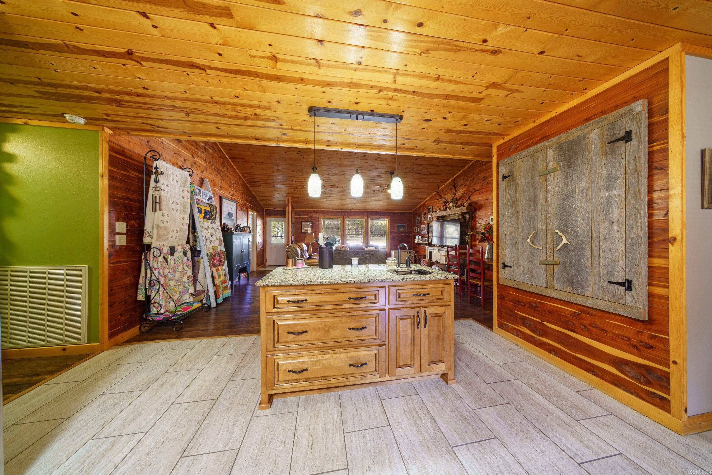 207 Earl Rd Evening Shade, AR 72532