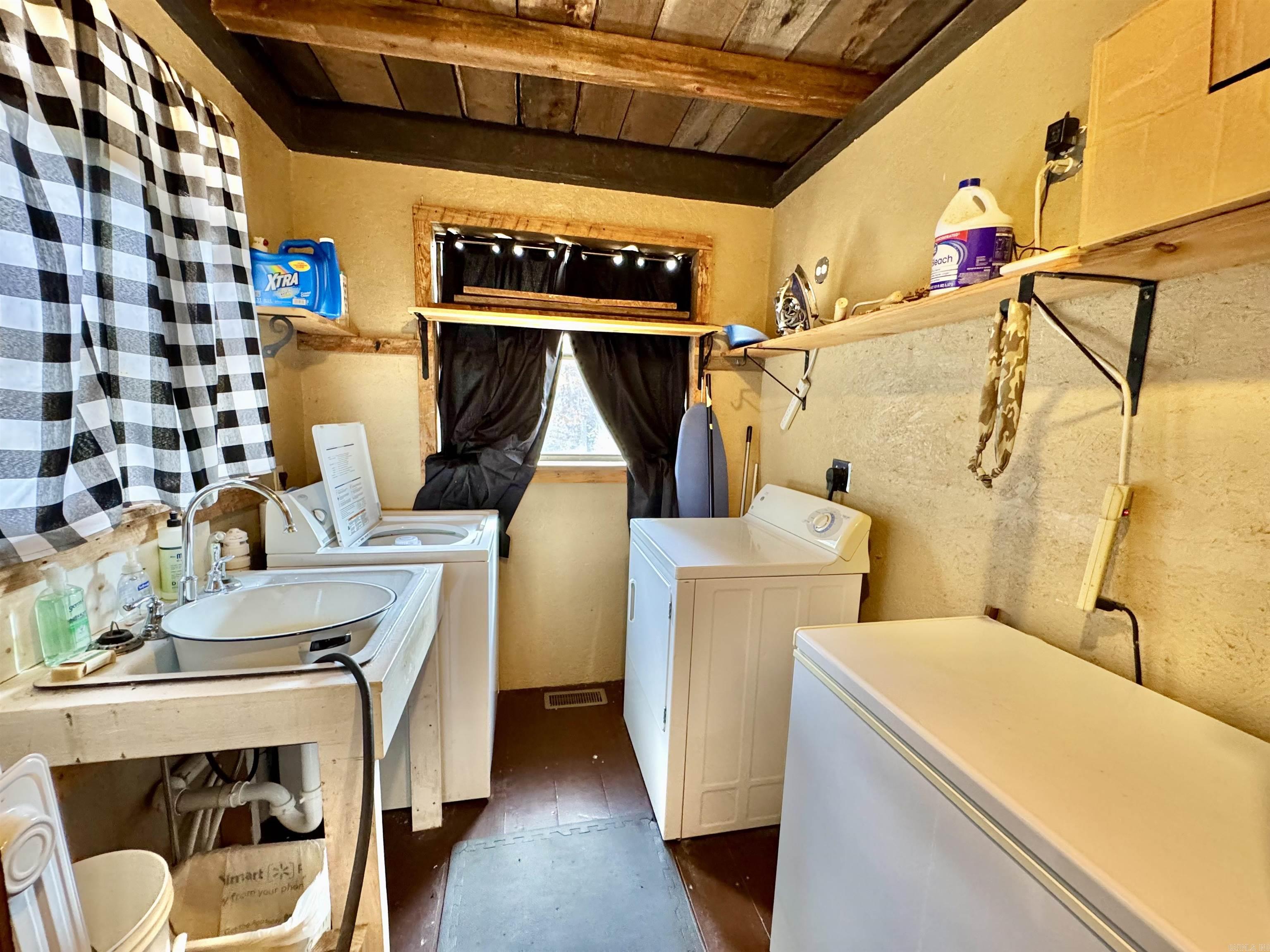 6356 Sunny Fox Rd. Mountain View, AR 72560