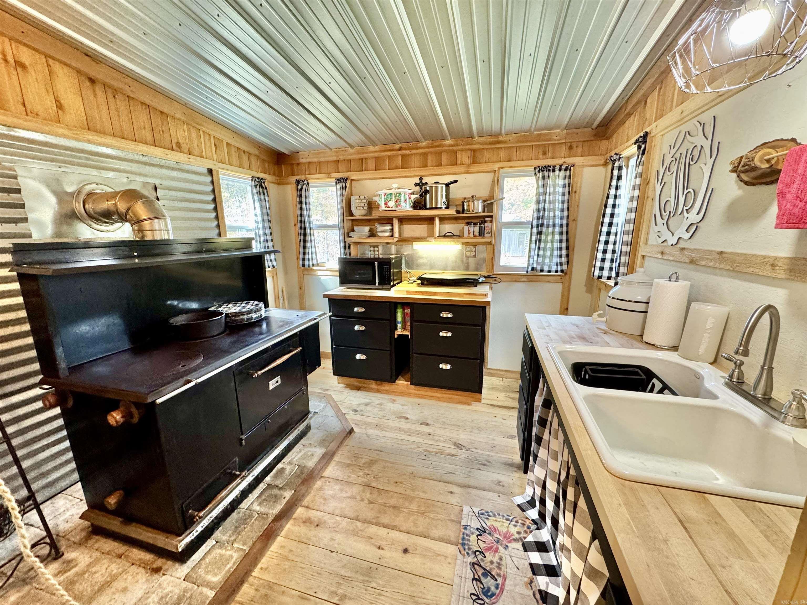 6356 Sunny Fox Rd. Mountain View, AR 72560