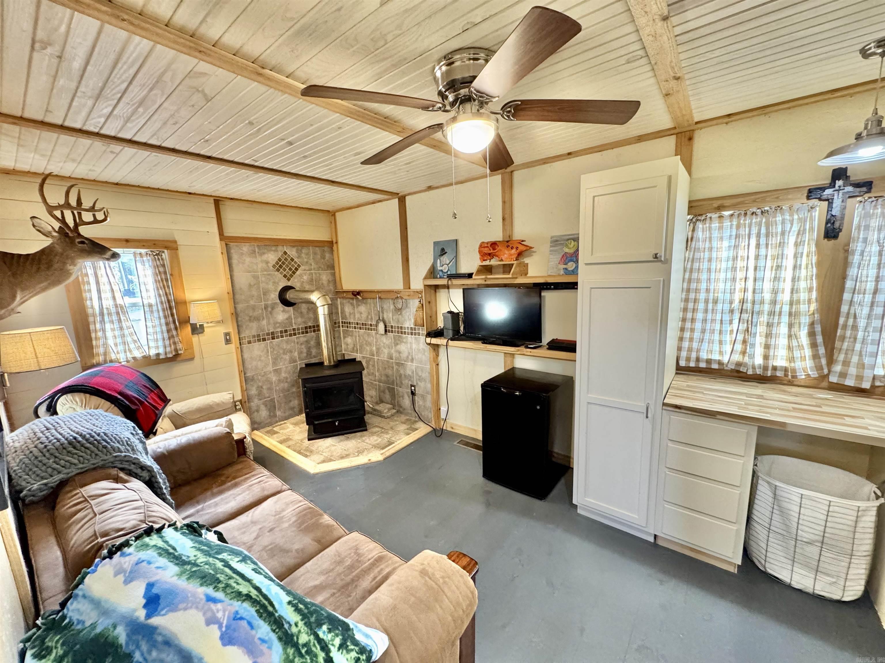 6356 Sunny Fox Rd. Mountain View, AR 72560