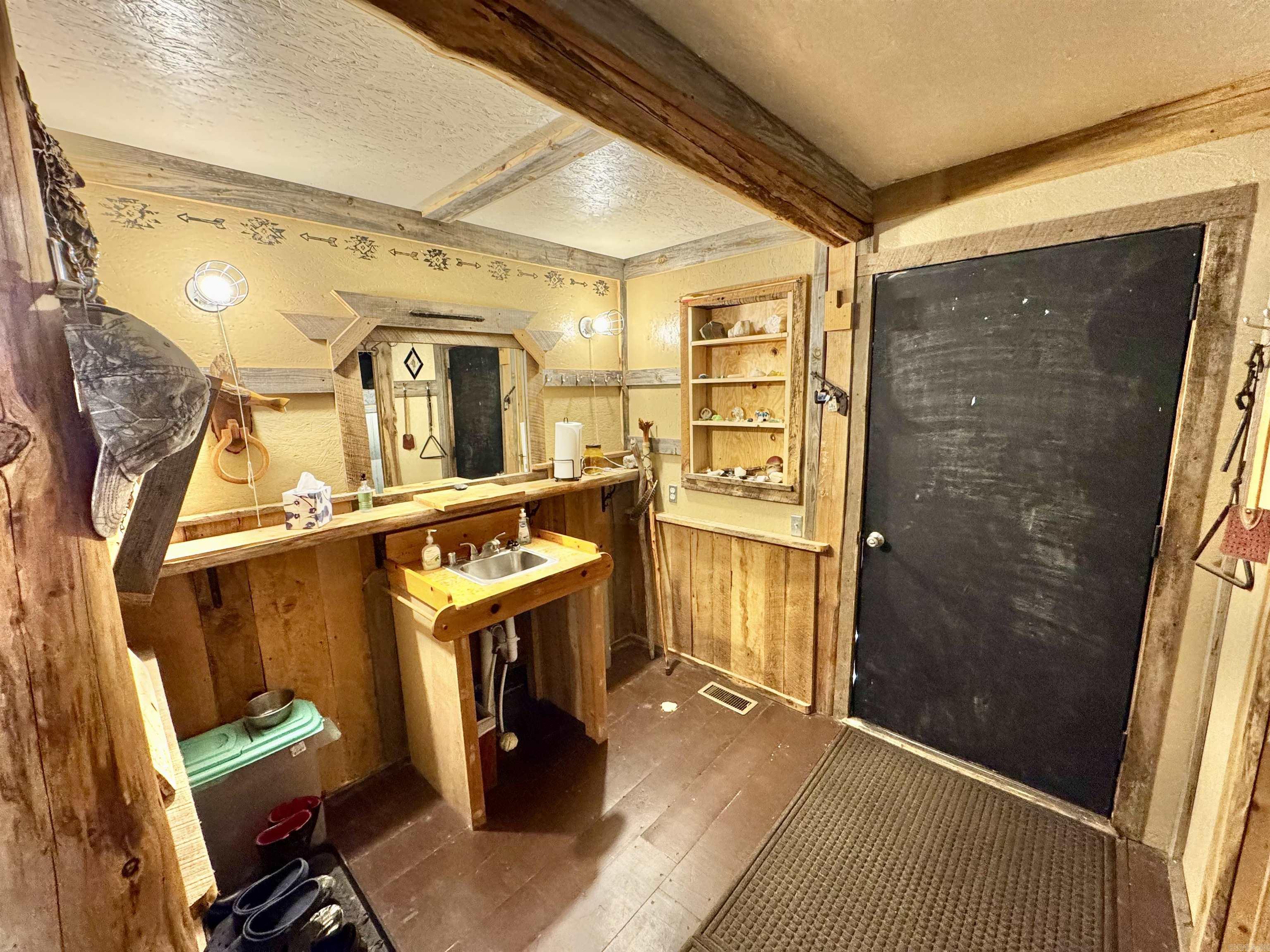 6356 Sunny Fox Rd. Mountain View, AR 72560