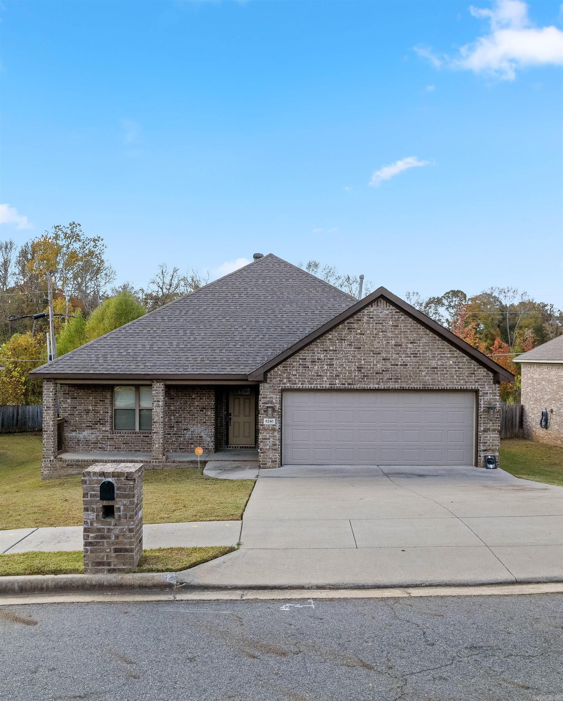 8240 Nora Ln