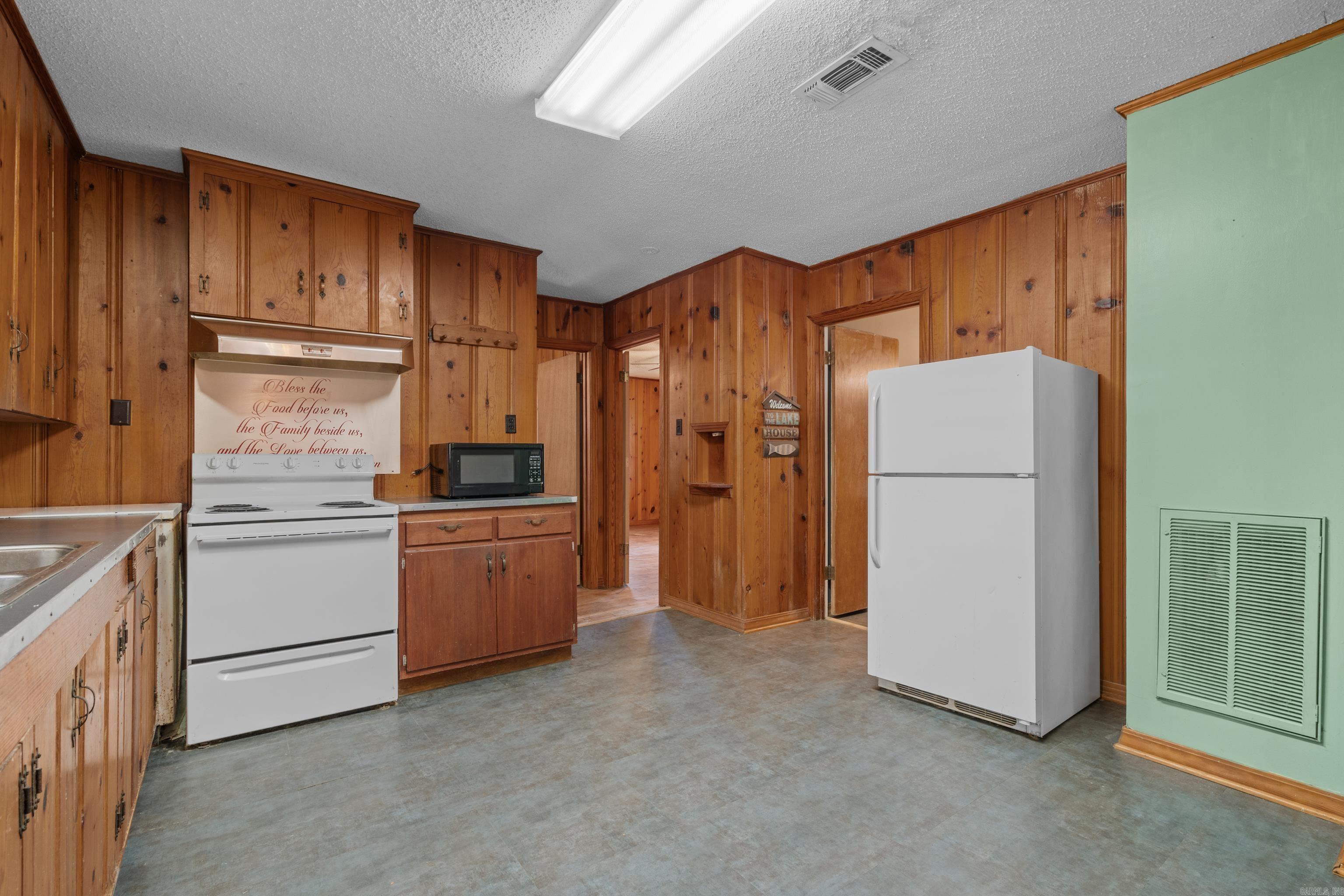 131 Snug Harbor  Hot Springs, AR