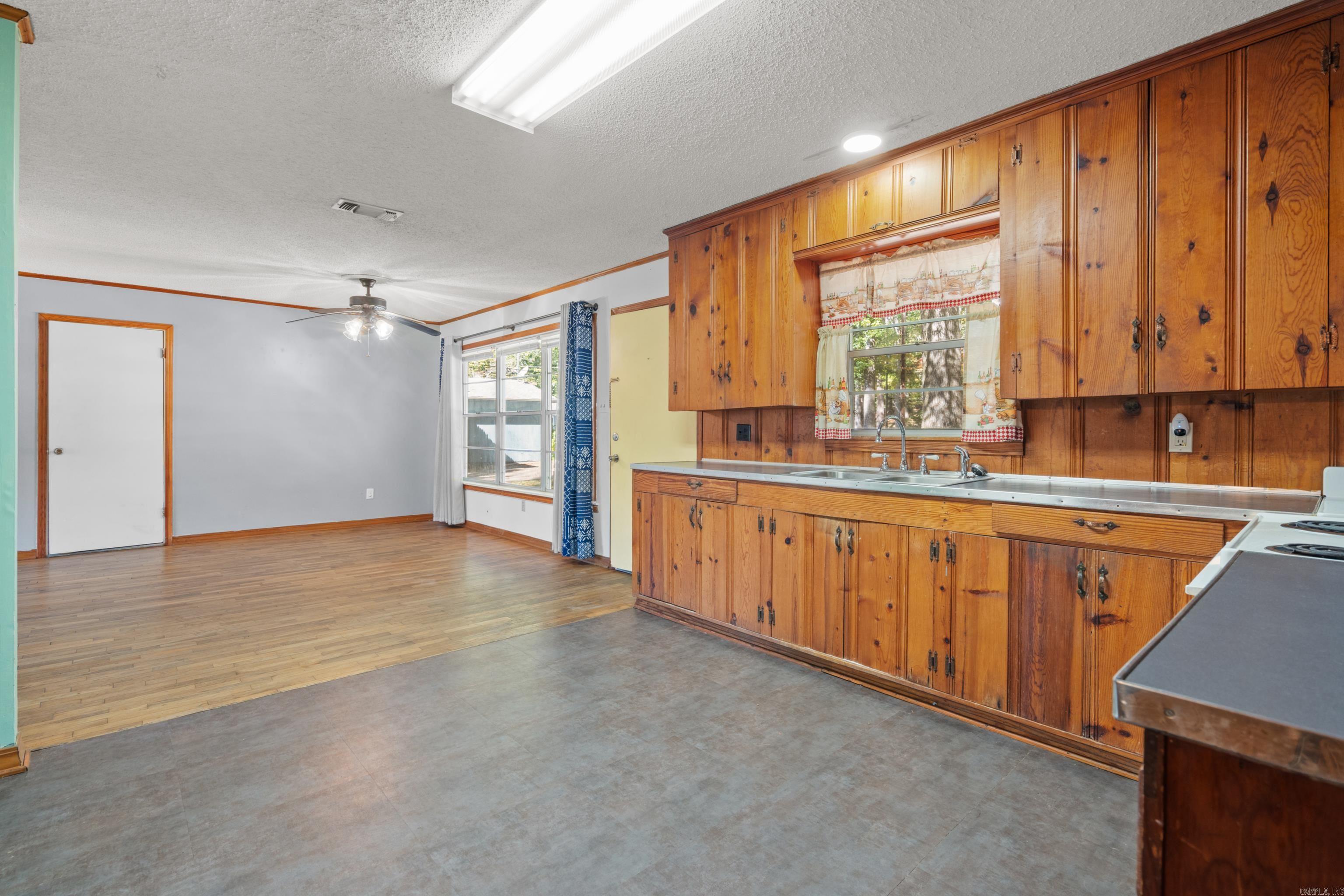 131 Snug Harbor  Hot Springs, AR