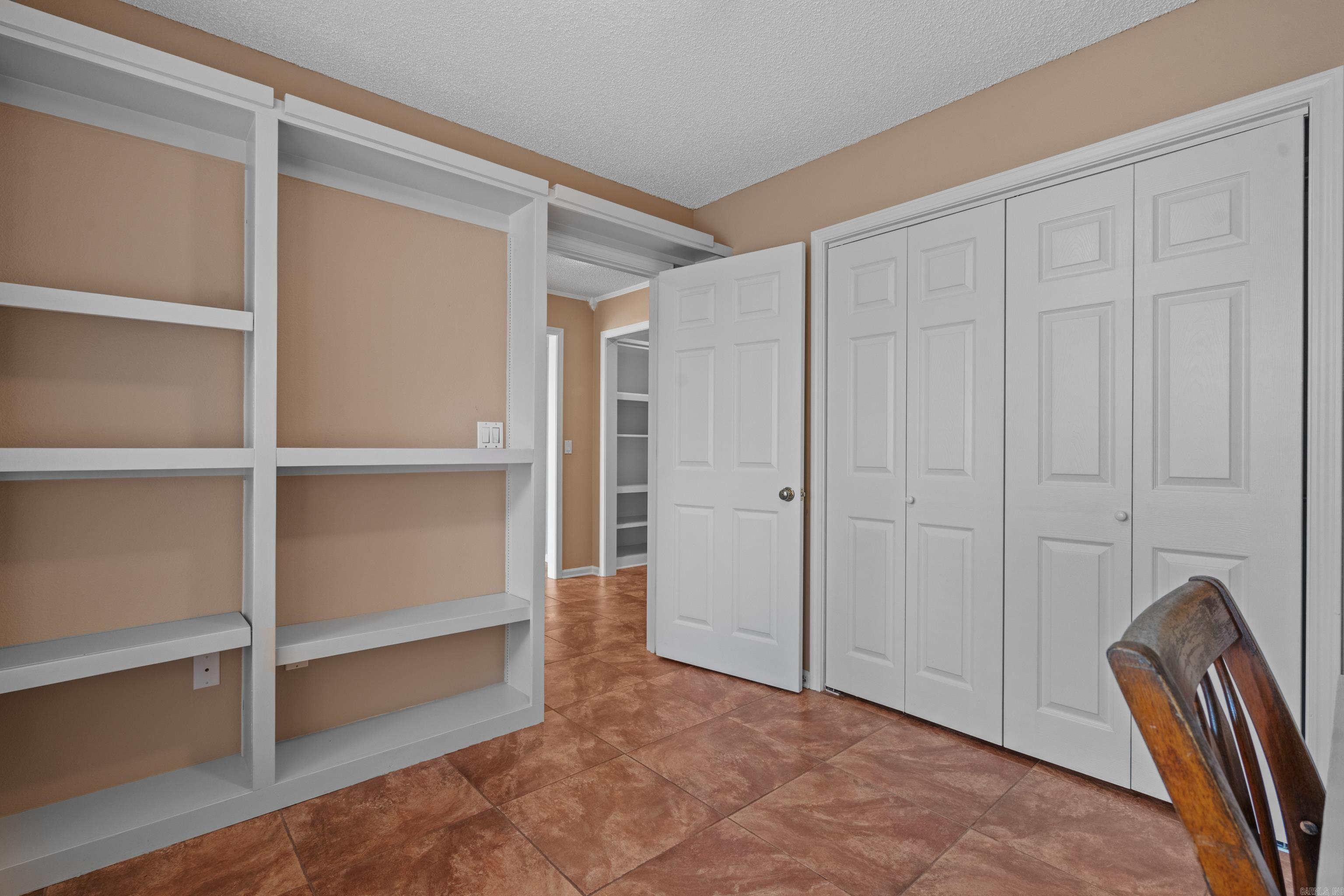 1 Alava  Hot Springs Village, AR