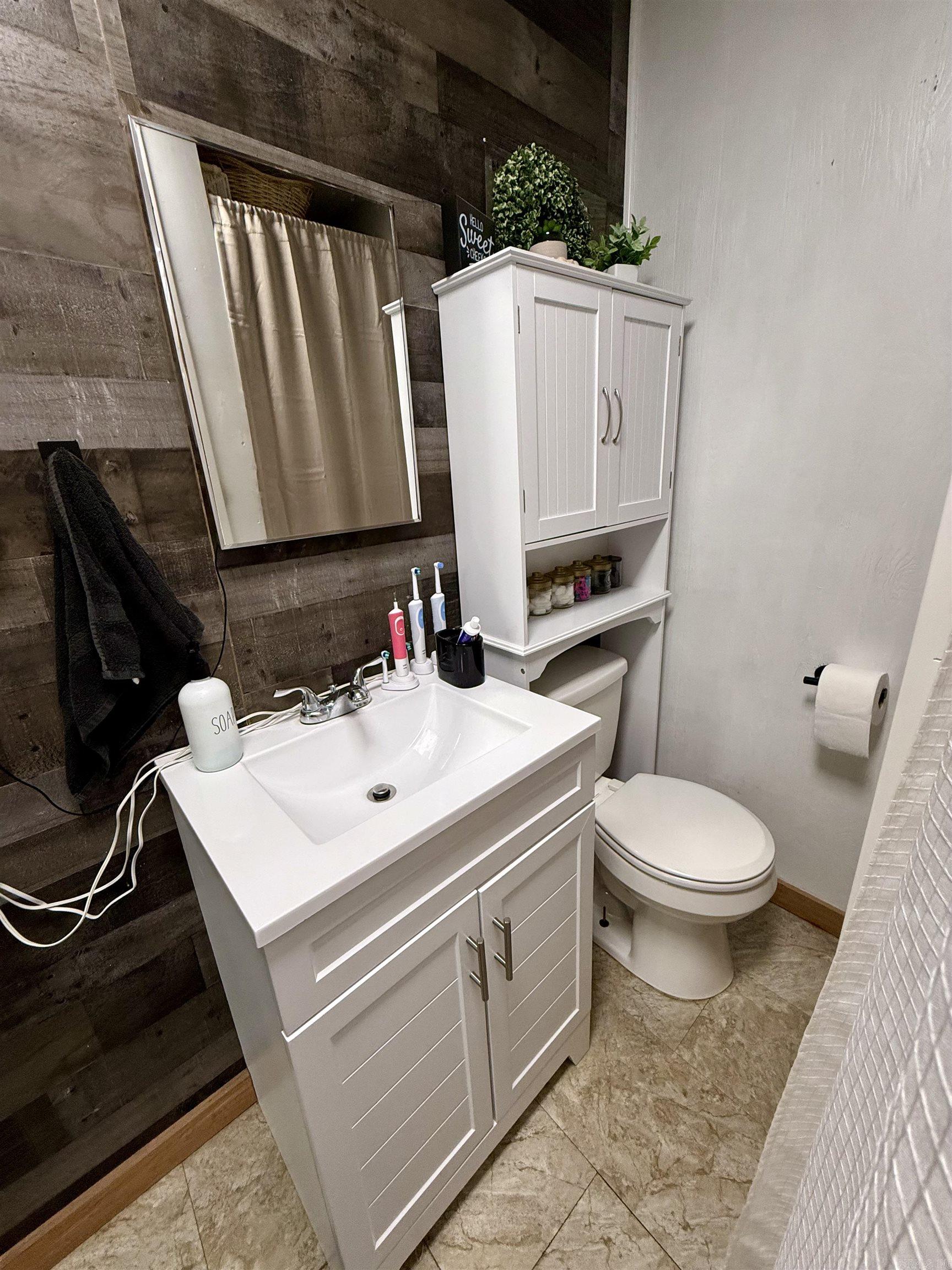 5173 Old Military Road  Mountain Home, AR