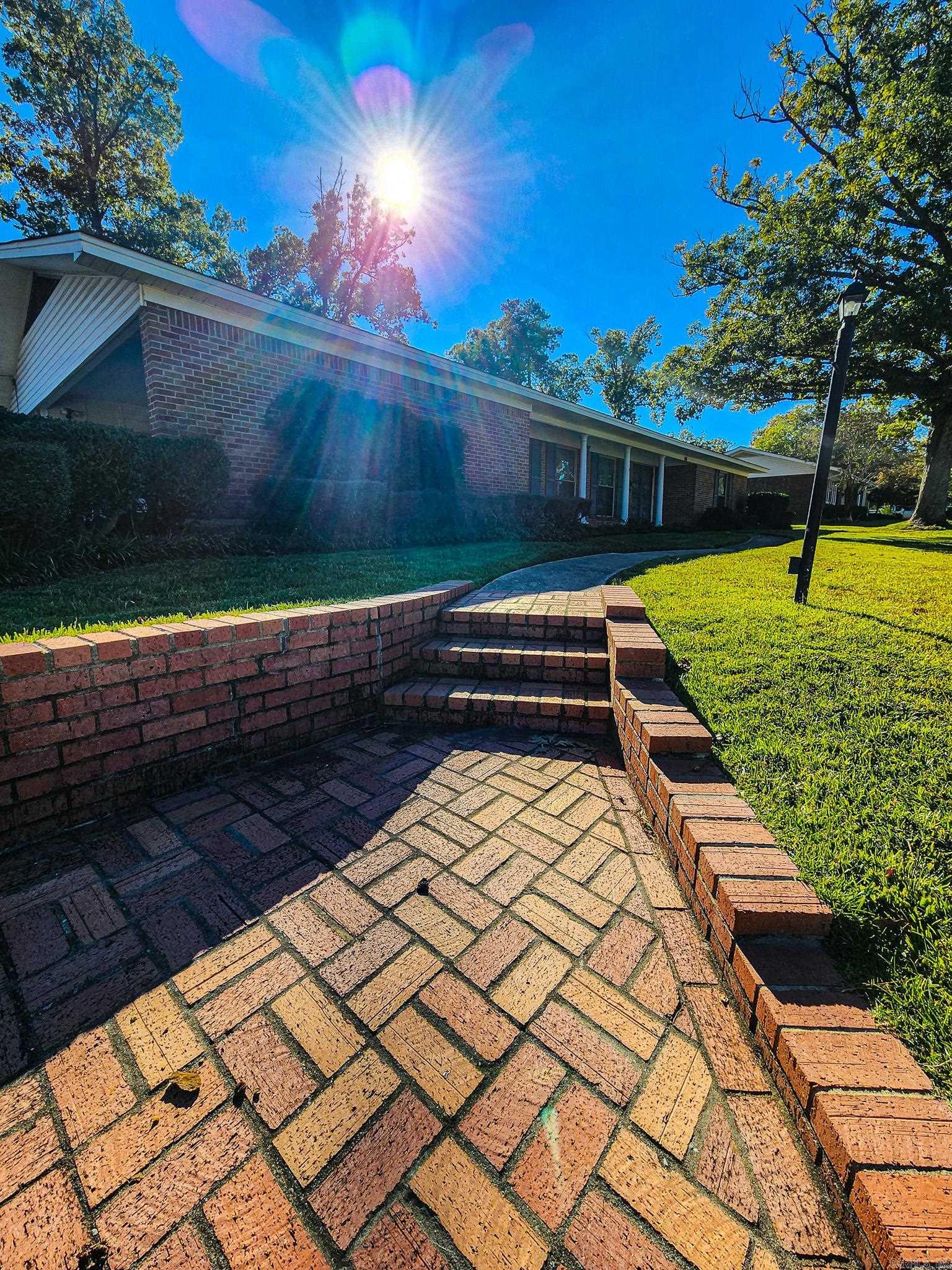 1913 W Oak  El Dorado, AR