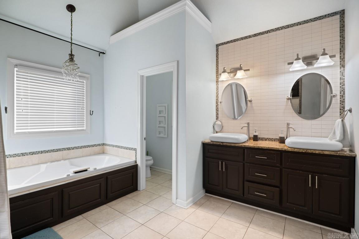 2202 Autumn Dr Jonesboro, AR 72404