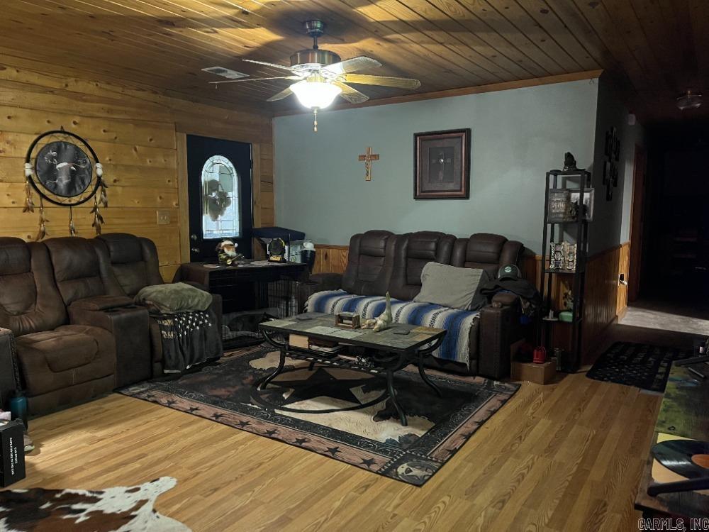 811 Chambersville Rd Fordyce, AR 71742