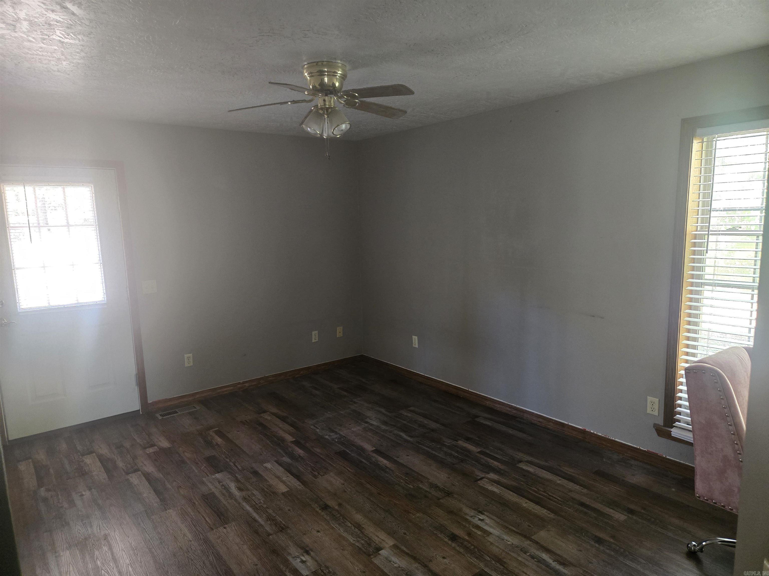 430 S Main  Mount Pleasant, AR