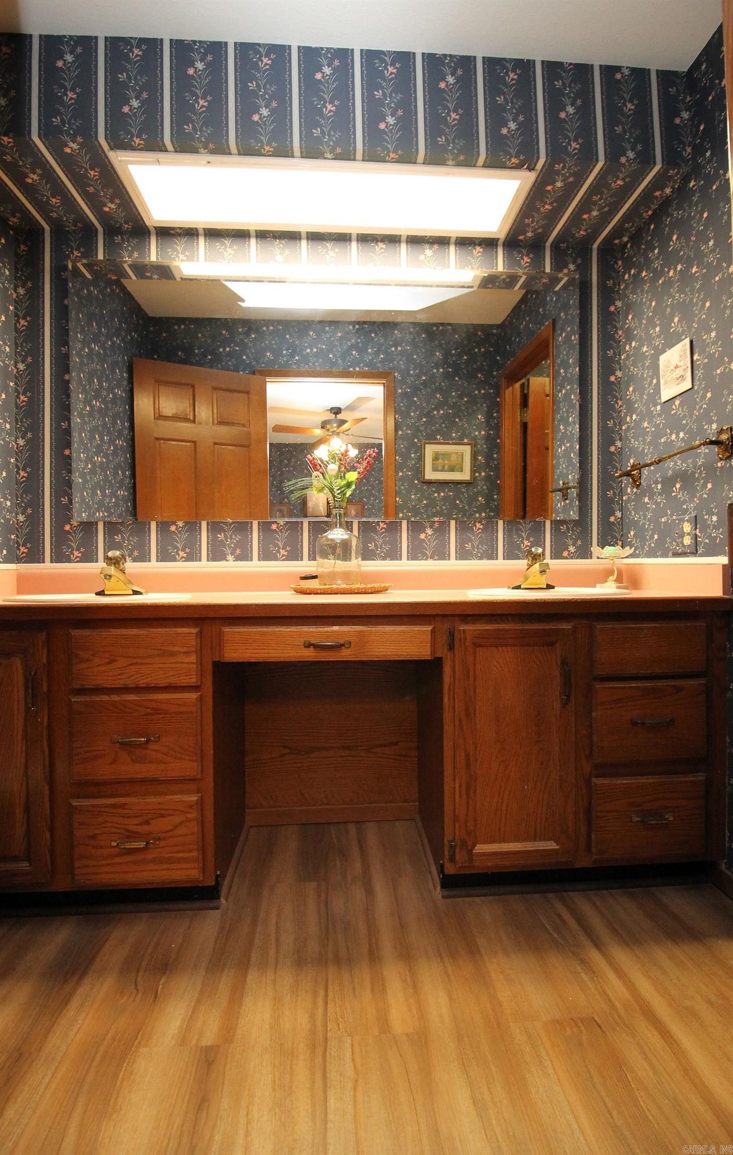 510 Hillview Drive Paragould, AR 72450-9562