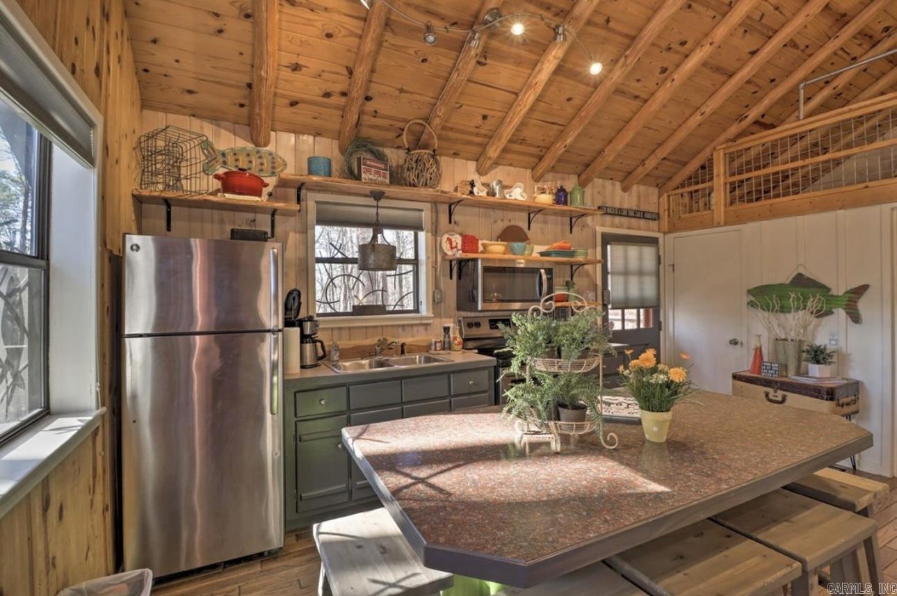 119 Pocahontas Ln Greers Ferry, AR 72067