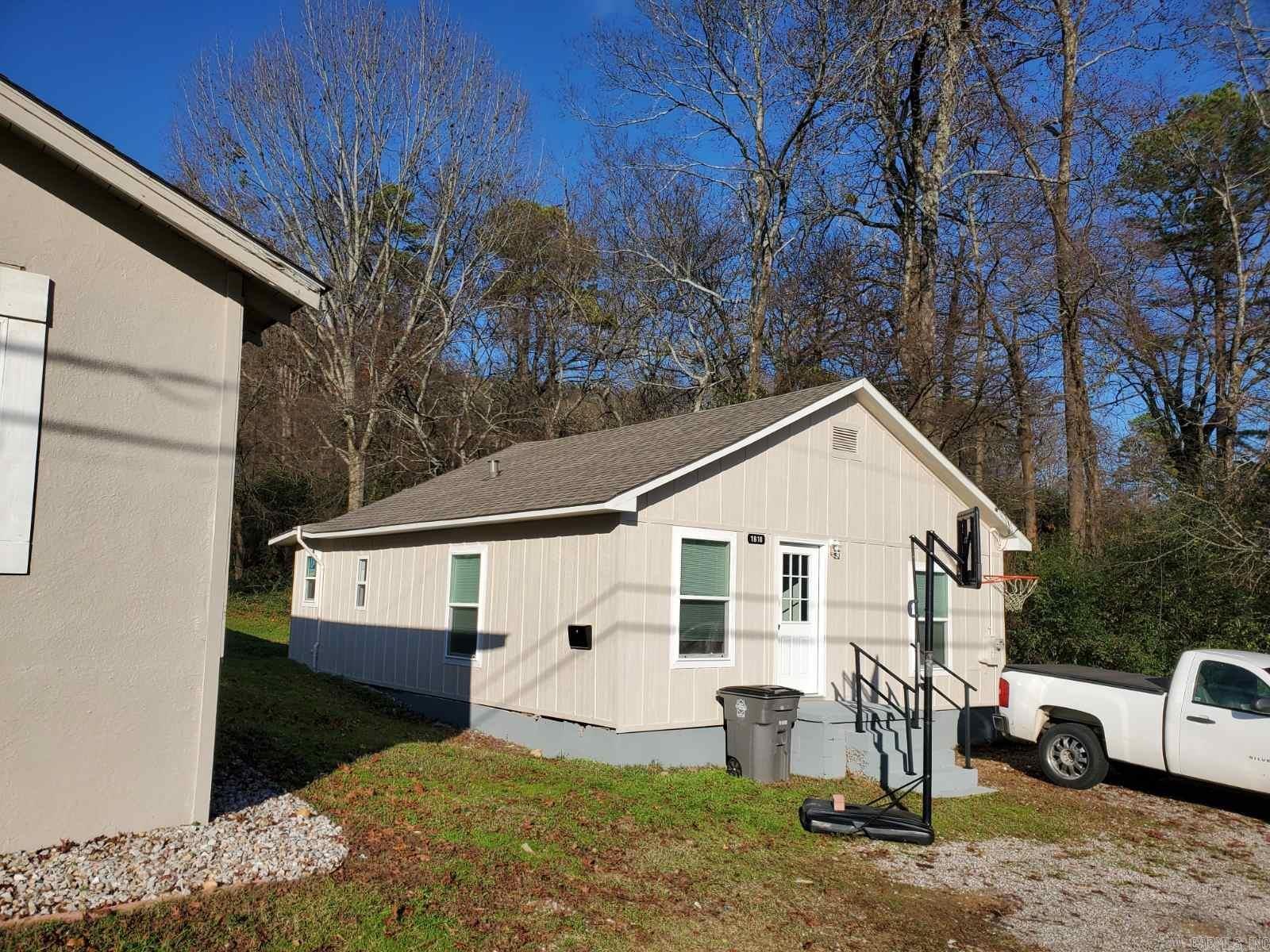 1818 & 1820 Hobson Avenue Hot Springs, AR 71913-9999