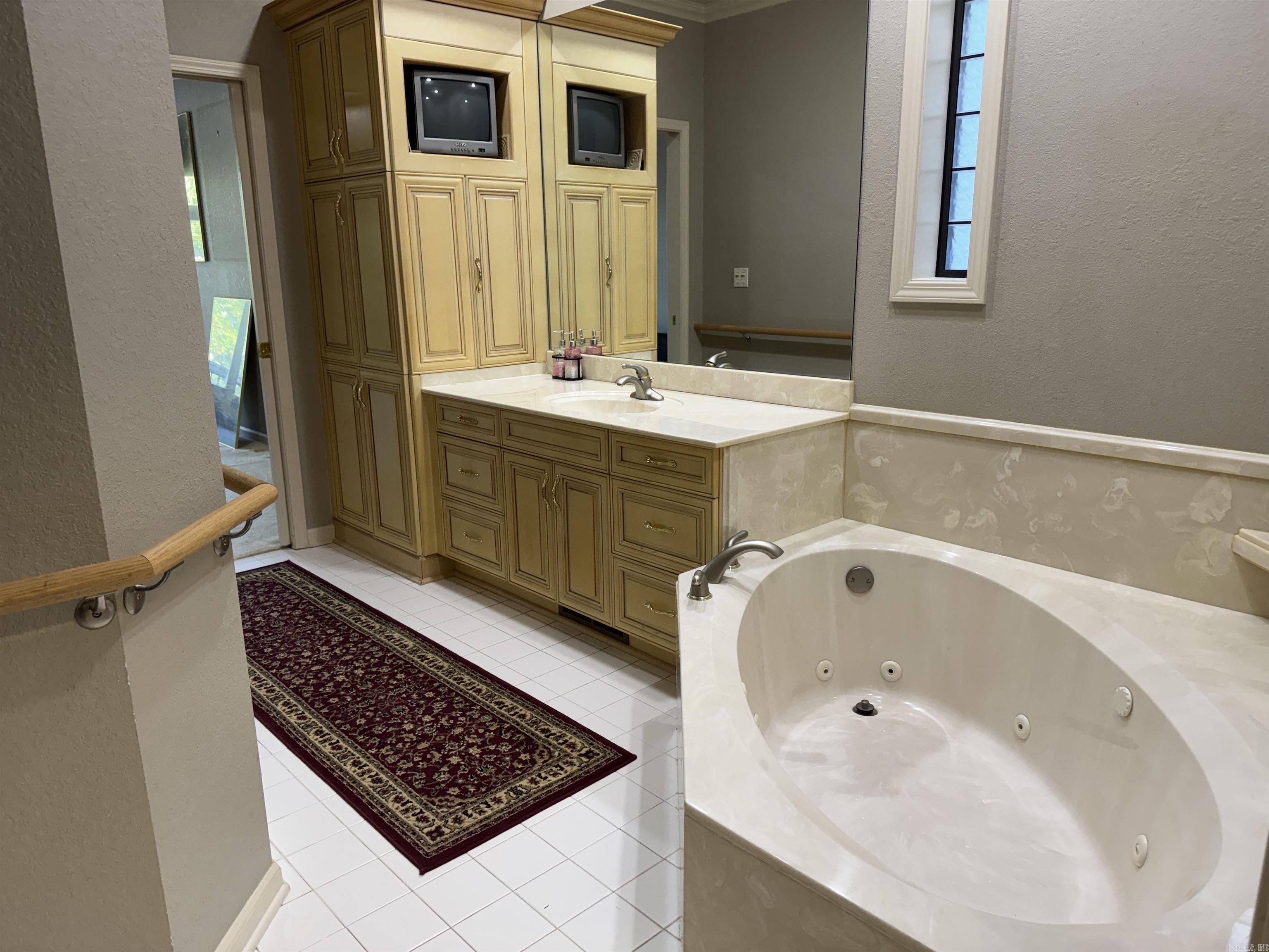 650 Davidson Circle Greers Ferry, AR 72067